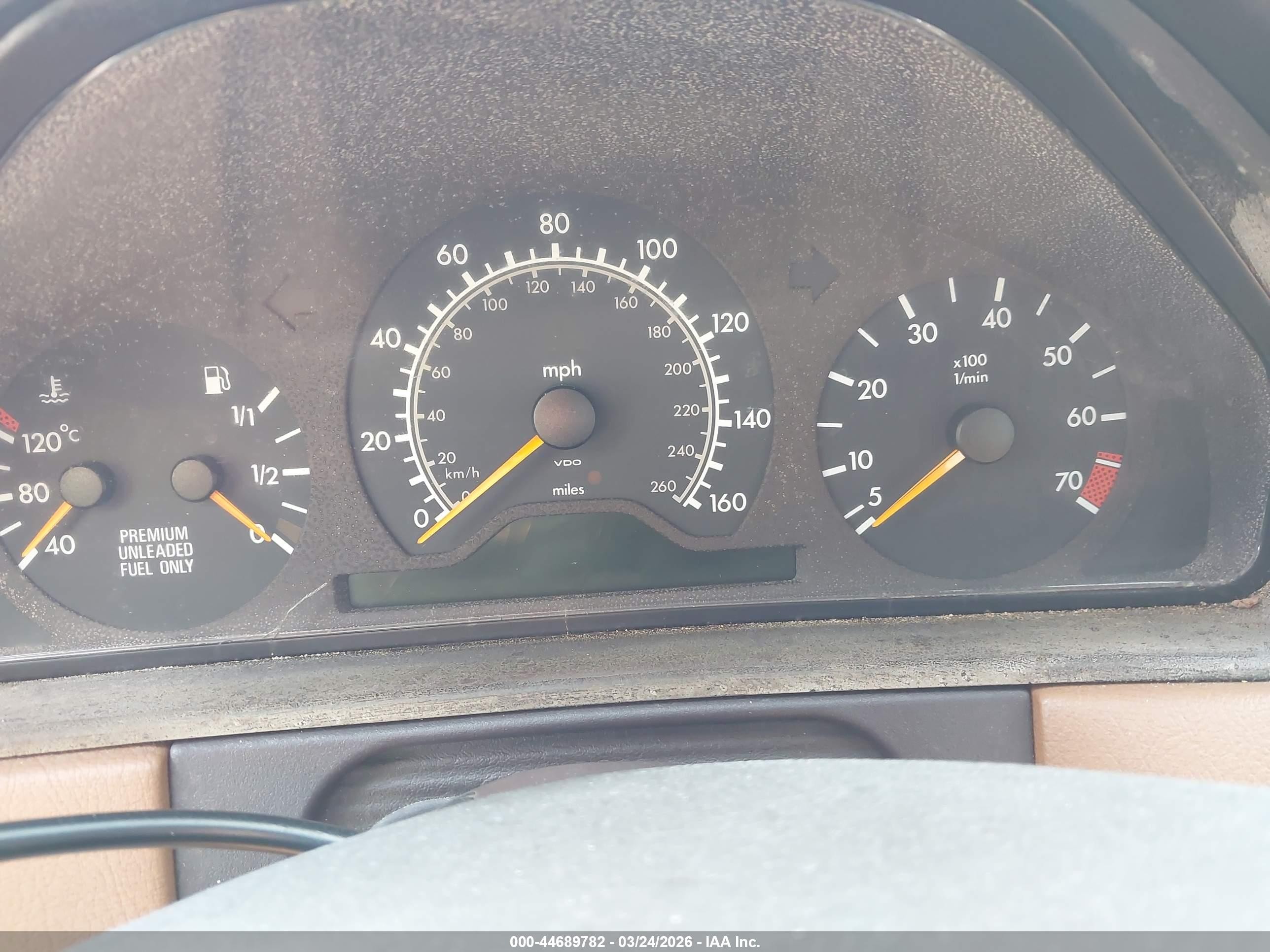1996 Mercedes-benz E 320 White vin: WDBJF55F9TJ022105
