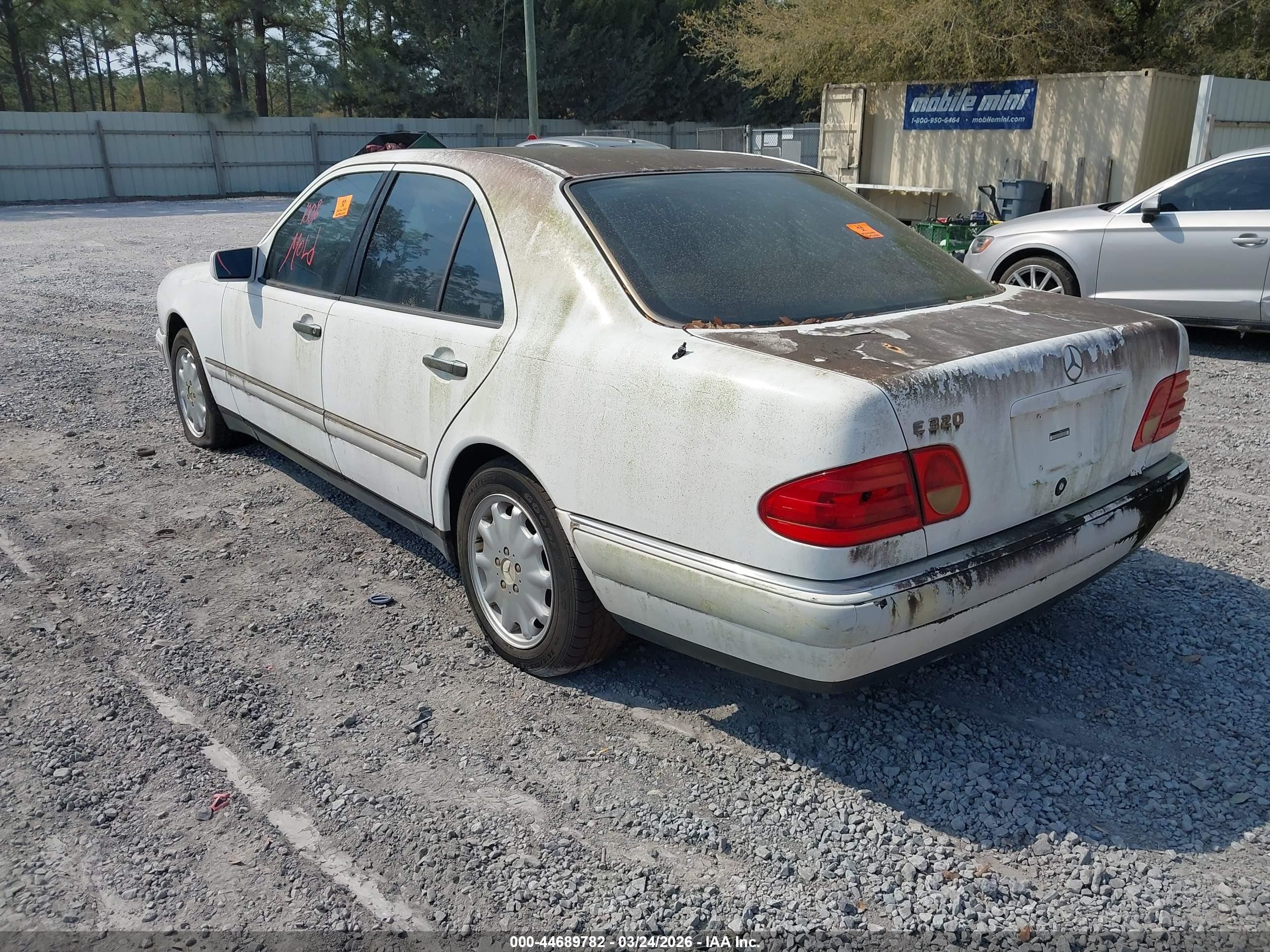 1996 Mercedes-benz E 320 White vin: WDBJF55F9TJ022105