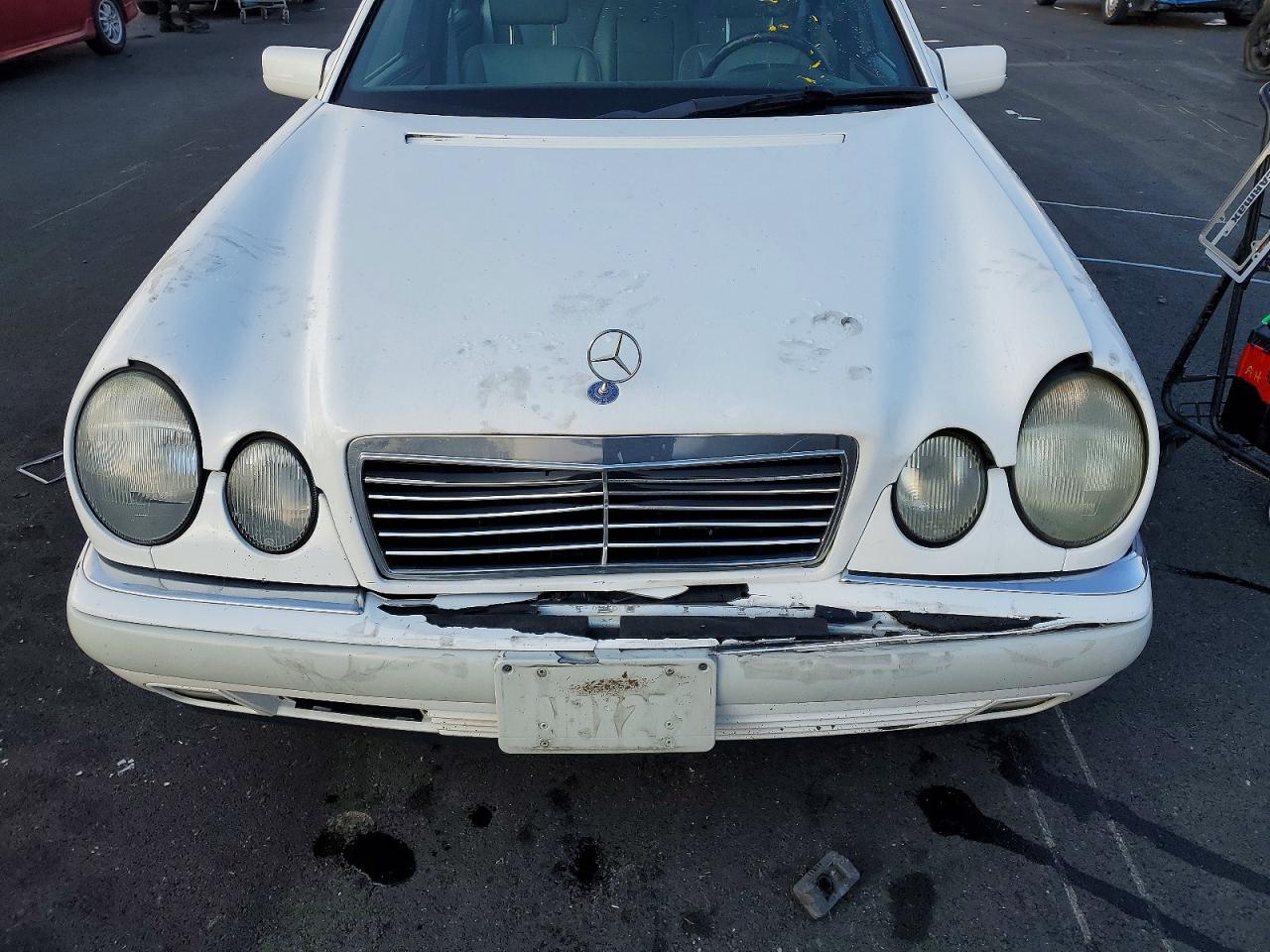 1996 Mercedes-benz E 320 White vin: WDBJF55F9TJ024503