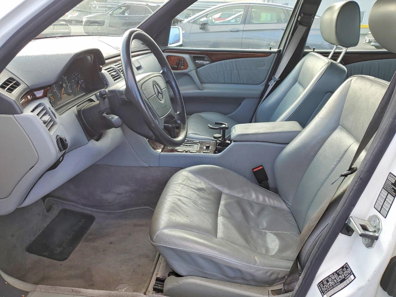 1996 Mercedes-benz E 320 White vin: WDBJF55F9TJ024503