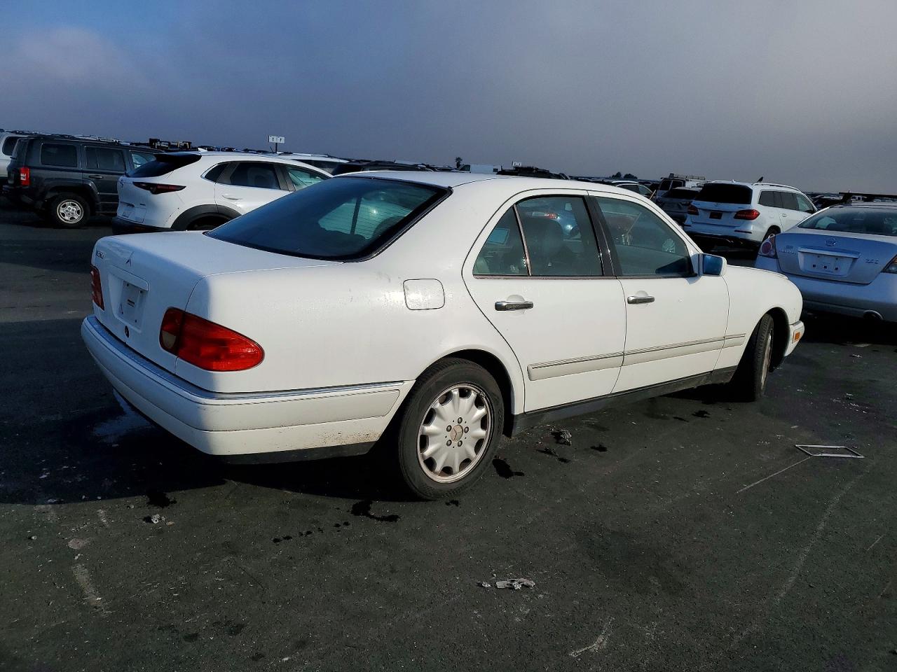 1996 Mercedes-benz E 320 White vin: WDBJF55F9TJ024503