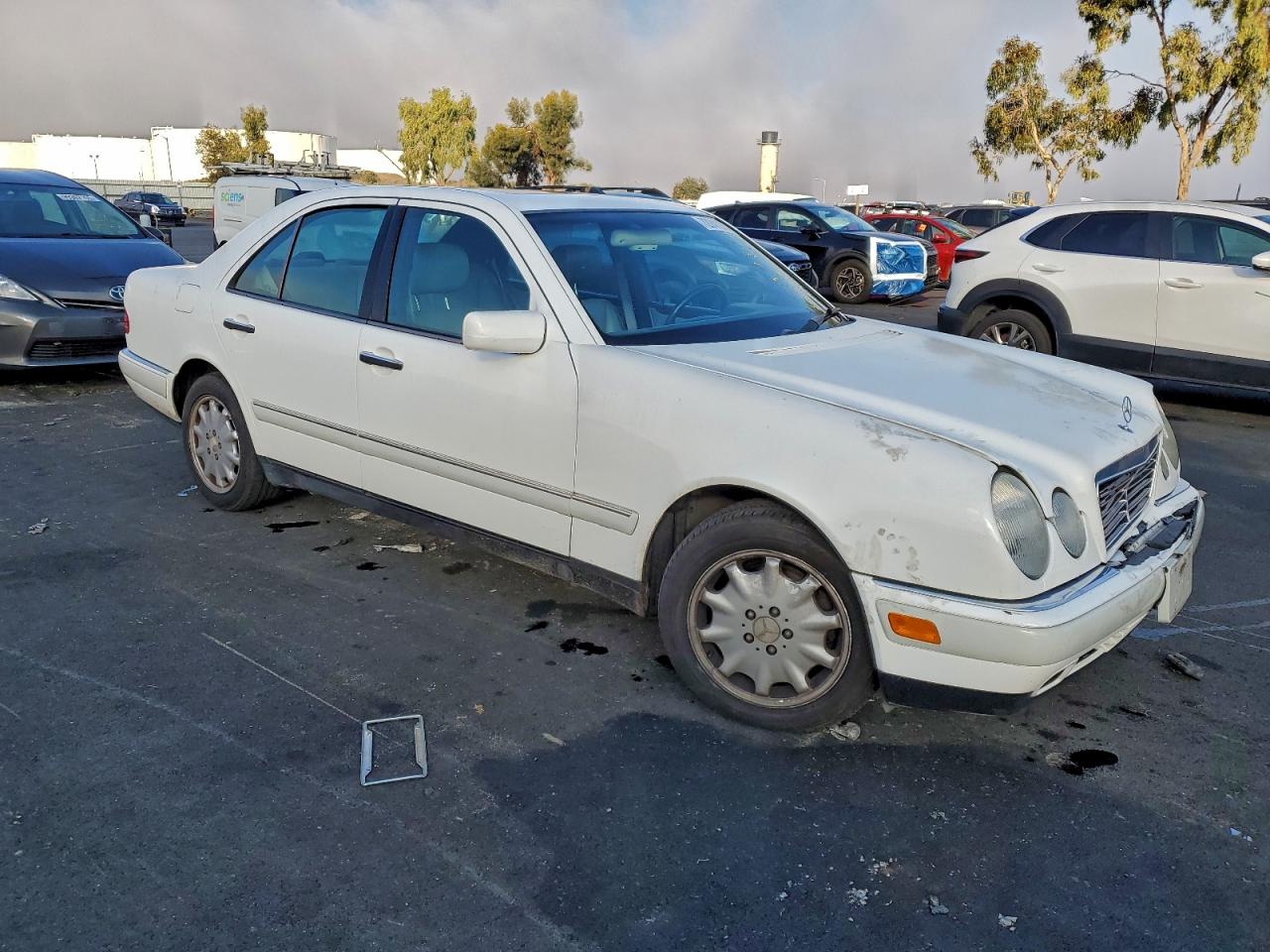 1996 Mercedes-benz E 320 White vin: WDBJF55F9TJ024503
