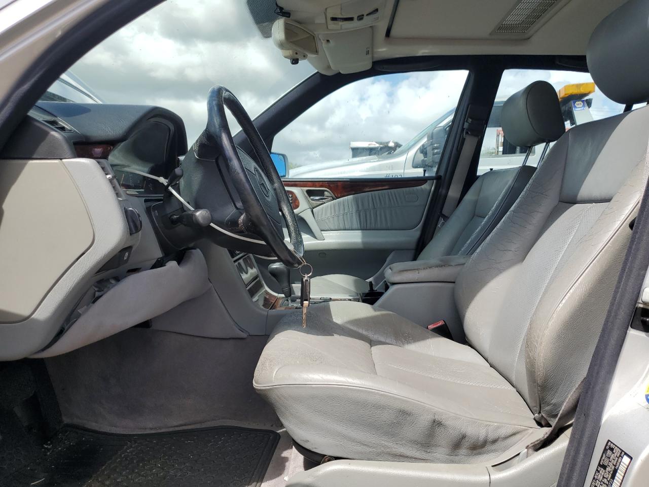 1997 Mercedes-benz E 320 Silver vin: WDBJF55F9VA330720