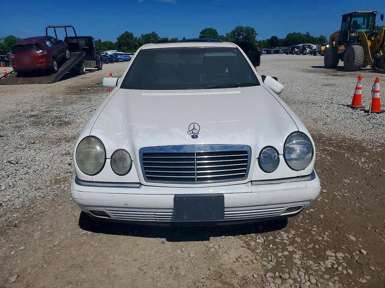 1996 Mercedes-benz E 320 White vin: WDBJF55FXTJ003286