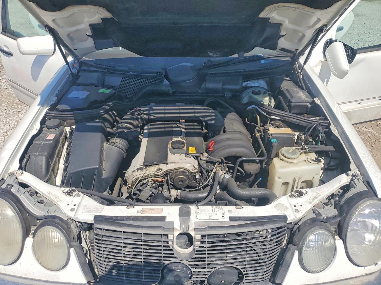 1996 Mercedes-benz E 320 White vin: WDBJF55FXTJ003286
