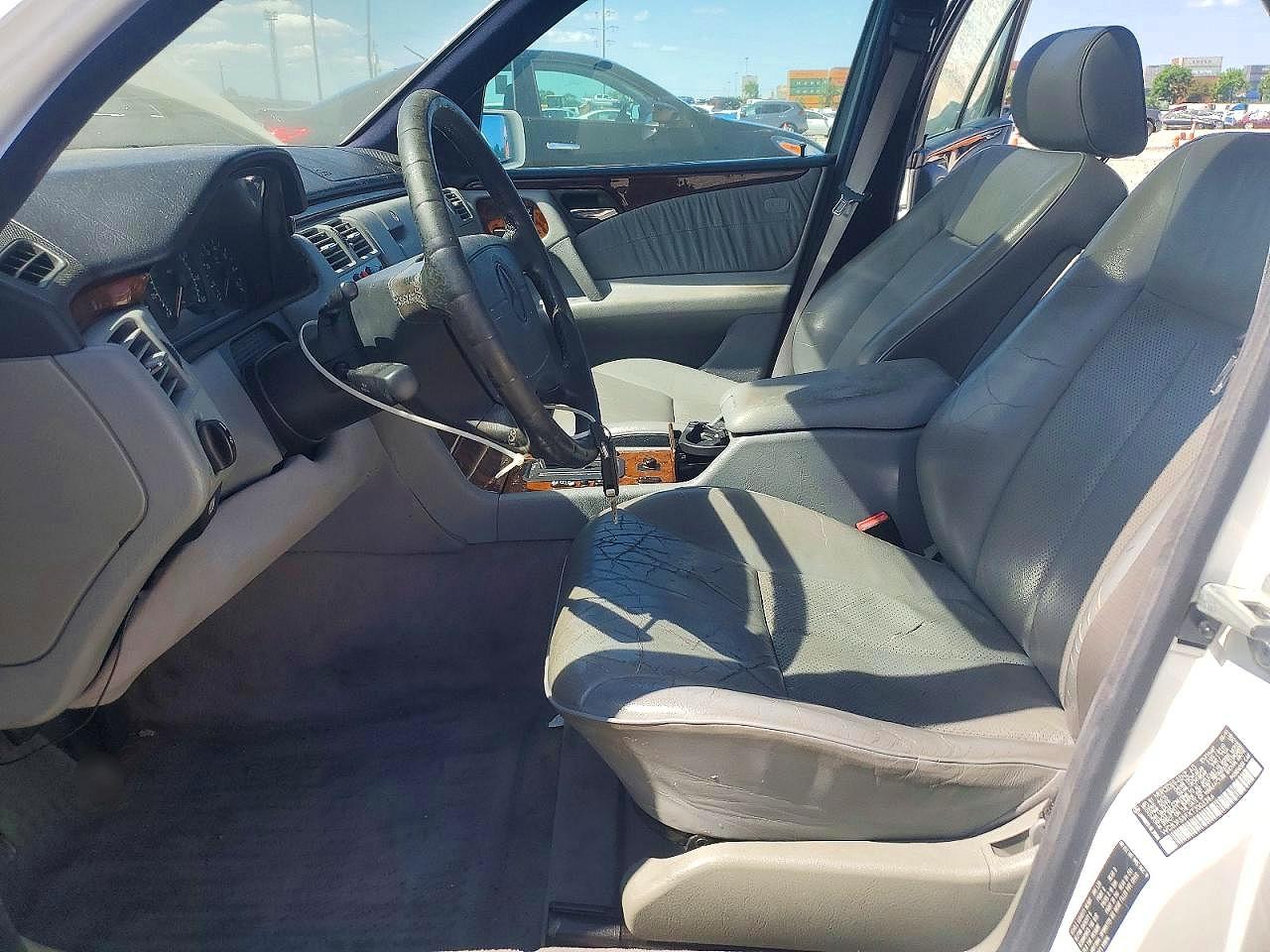 1996 Mercedes-benz E 320 White vin: WDBJF55FXTJ003286