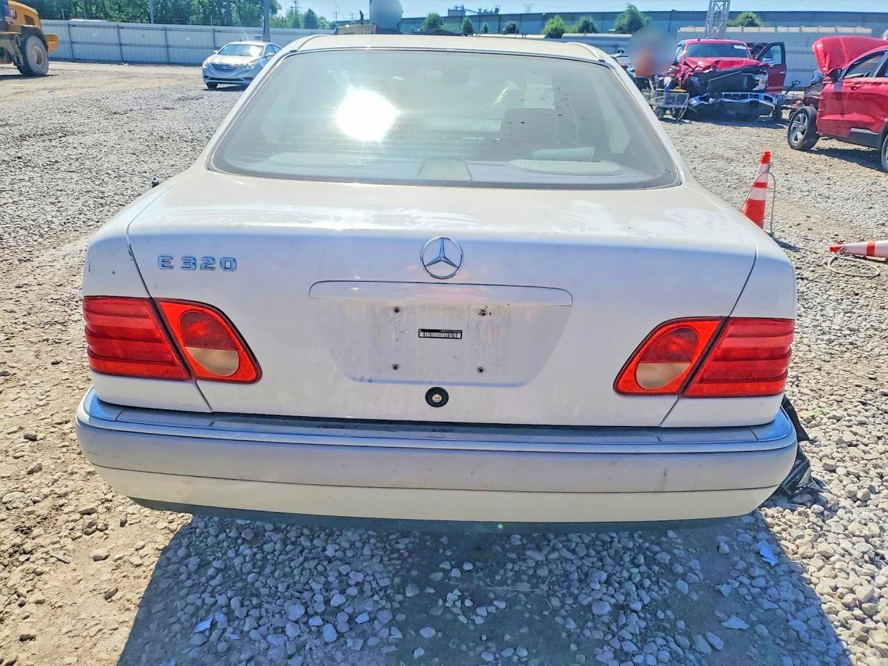 1996 Mercedes-benz E 320 White vin: WDBJF55FXTJ003286