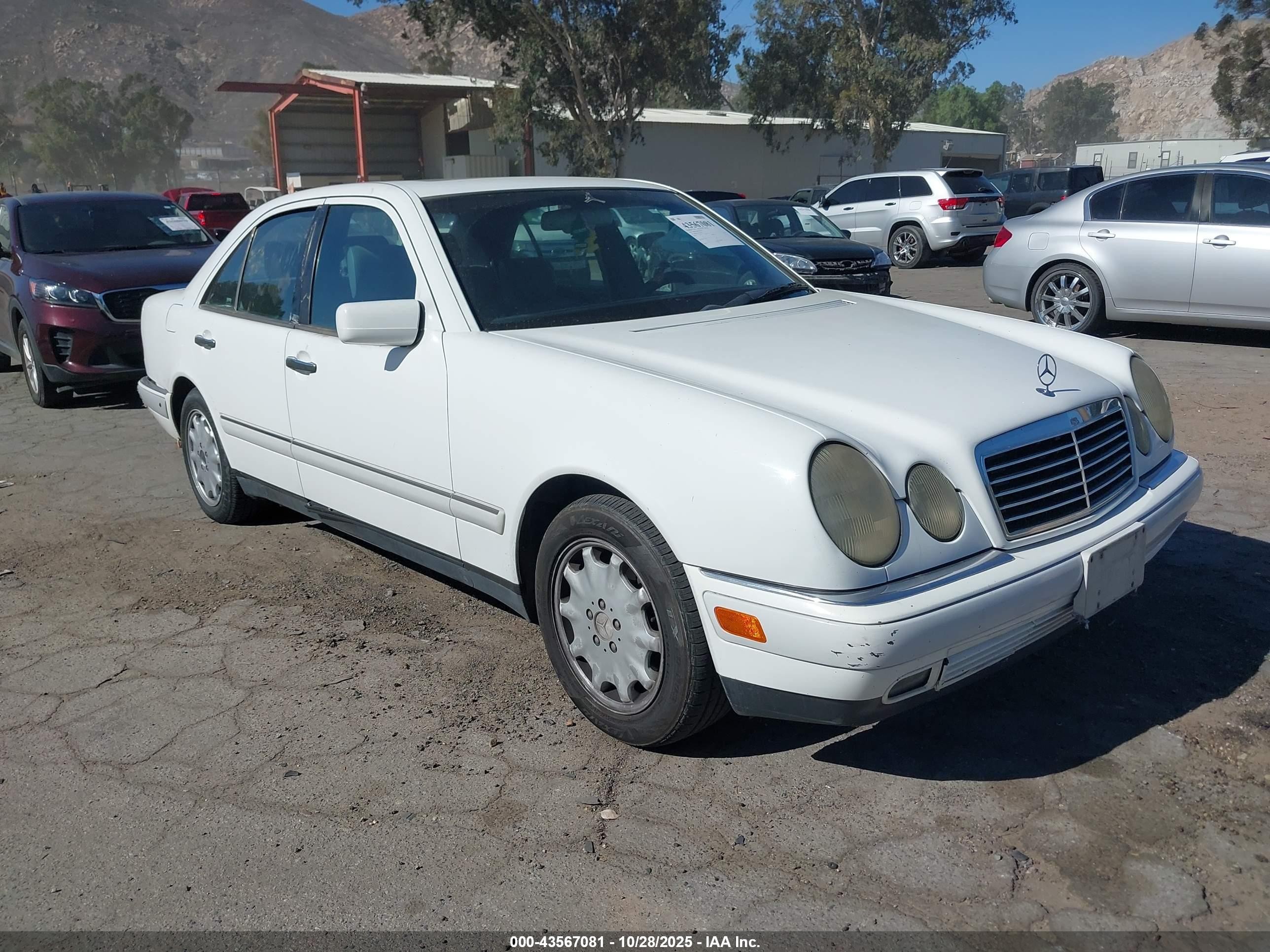 1996 Mercedes-benz E 320 White vin: WDBJF55FXTJ005510