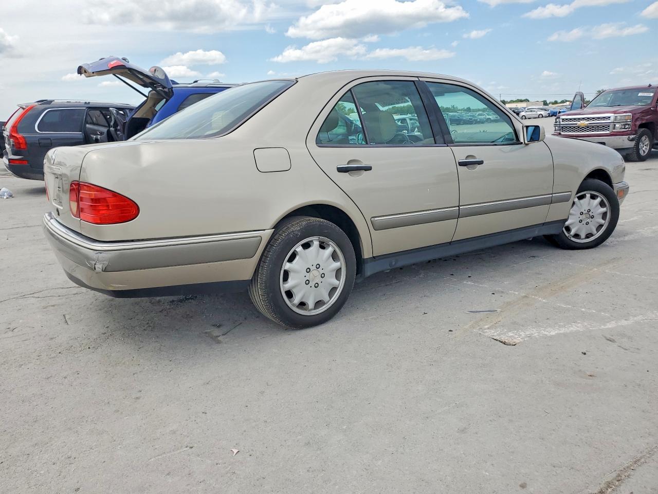 1996 Mercedes-benz E 320 Бежевый vin: WDBJF55FXTJ014515