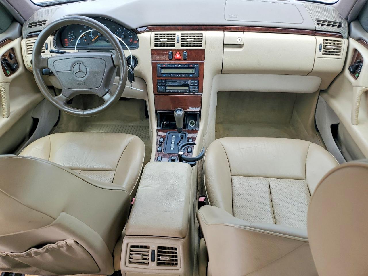 1996 Mercedes-benz E 320 Бежевый vin: WDBJF55FXTJ014515