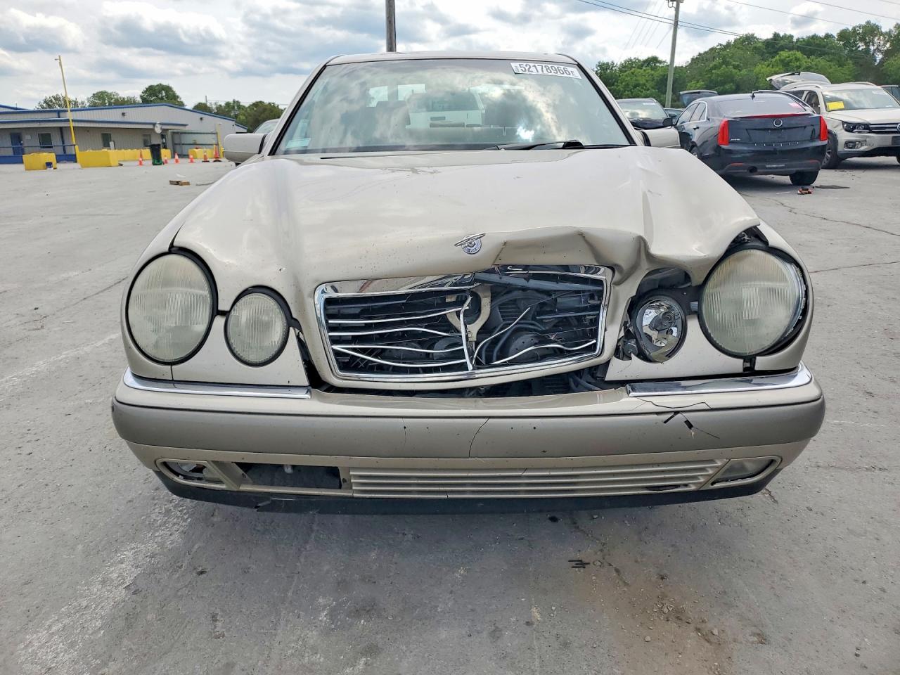 1996 Mercedes-benz E 320 Бежевый vin: WDBJF55FXTJ014515