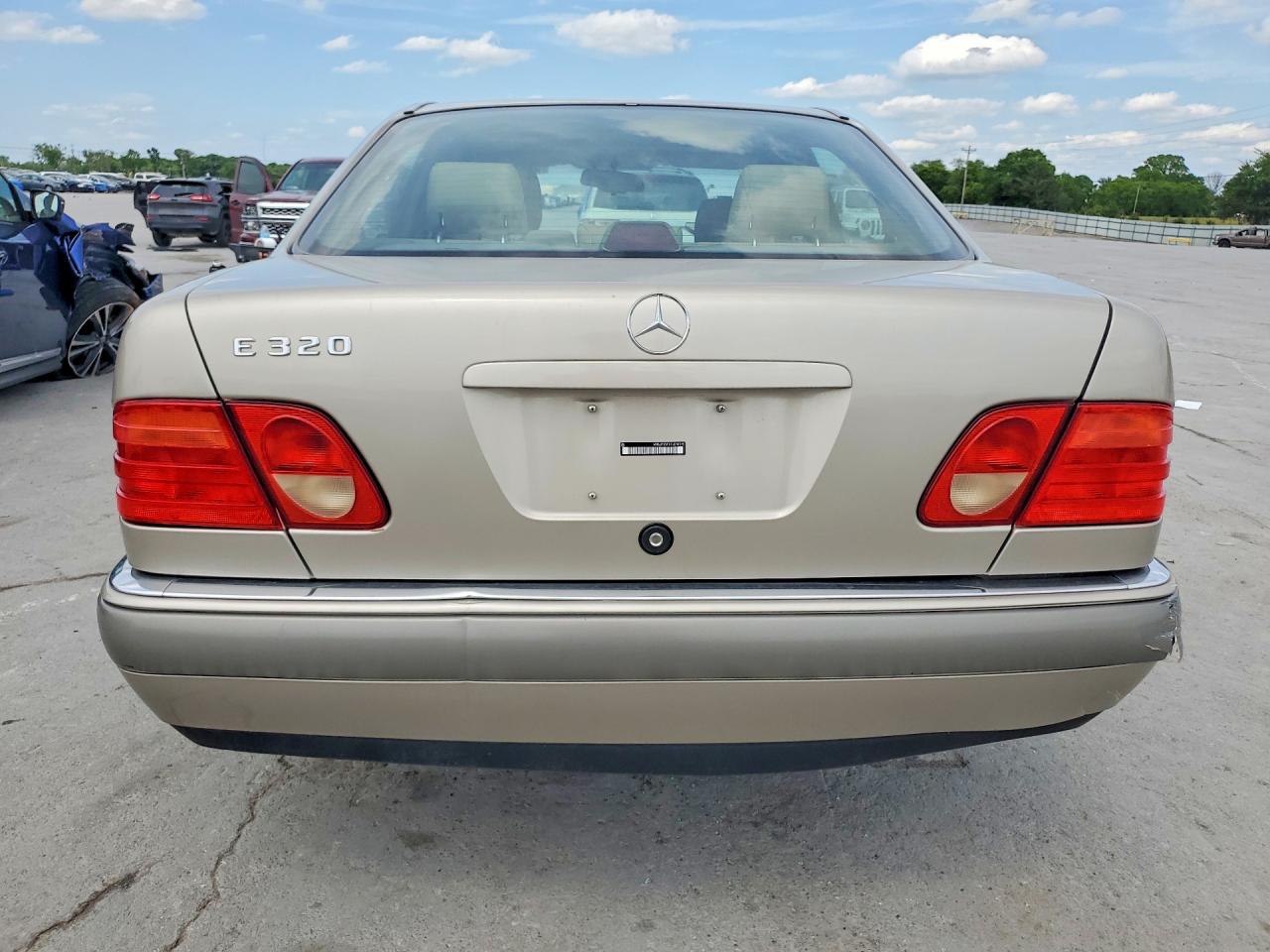 1996 Mercedes-benz E 320 Бежевый vin: WDBJF55FXTJ014515