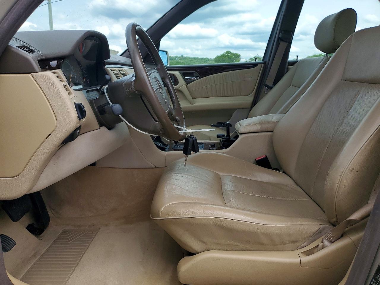 1996 Mercedes-benz E 320 Бежевый vin: WDBJF55FXTJ014515