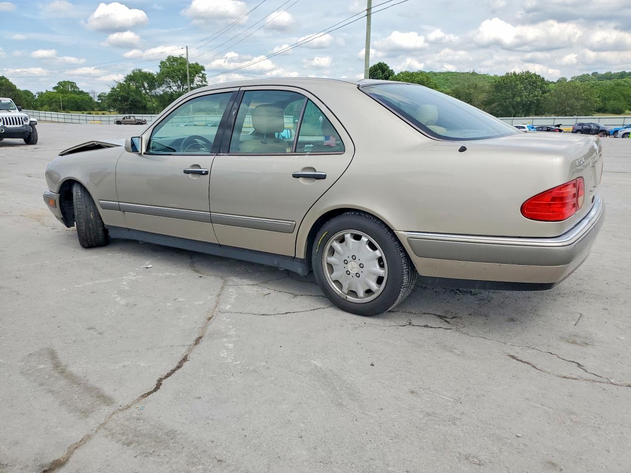 1996 Mercedes-benz E 320 Бежевый vin: WDBJF55FXTJ014515