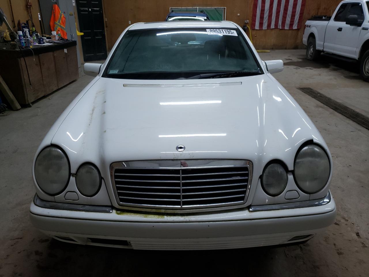1997 Mercedes-benz E 320 White vin: WDBJF55FXVA365248