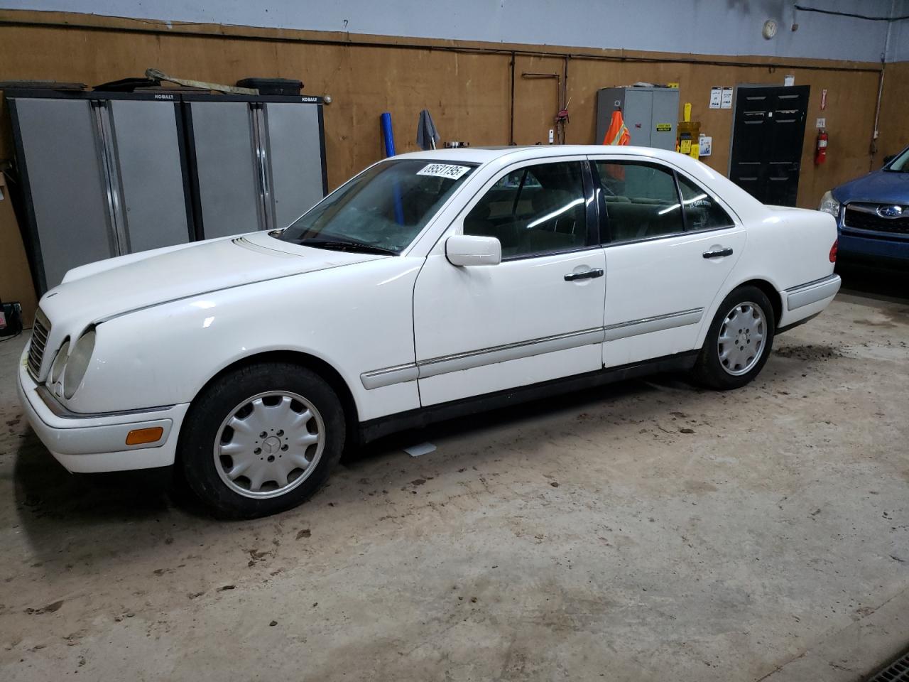 1997 Mercedes-benz E 320 White vin: WDBJF55FXVA365248