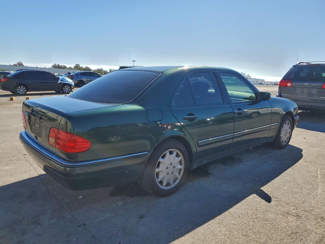 1997 Mercedes-benz E-class E320 Green vin: WDBJF55FXVA435363