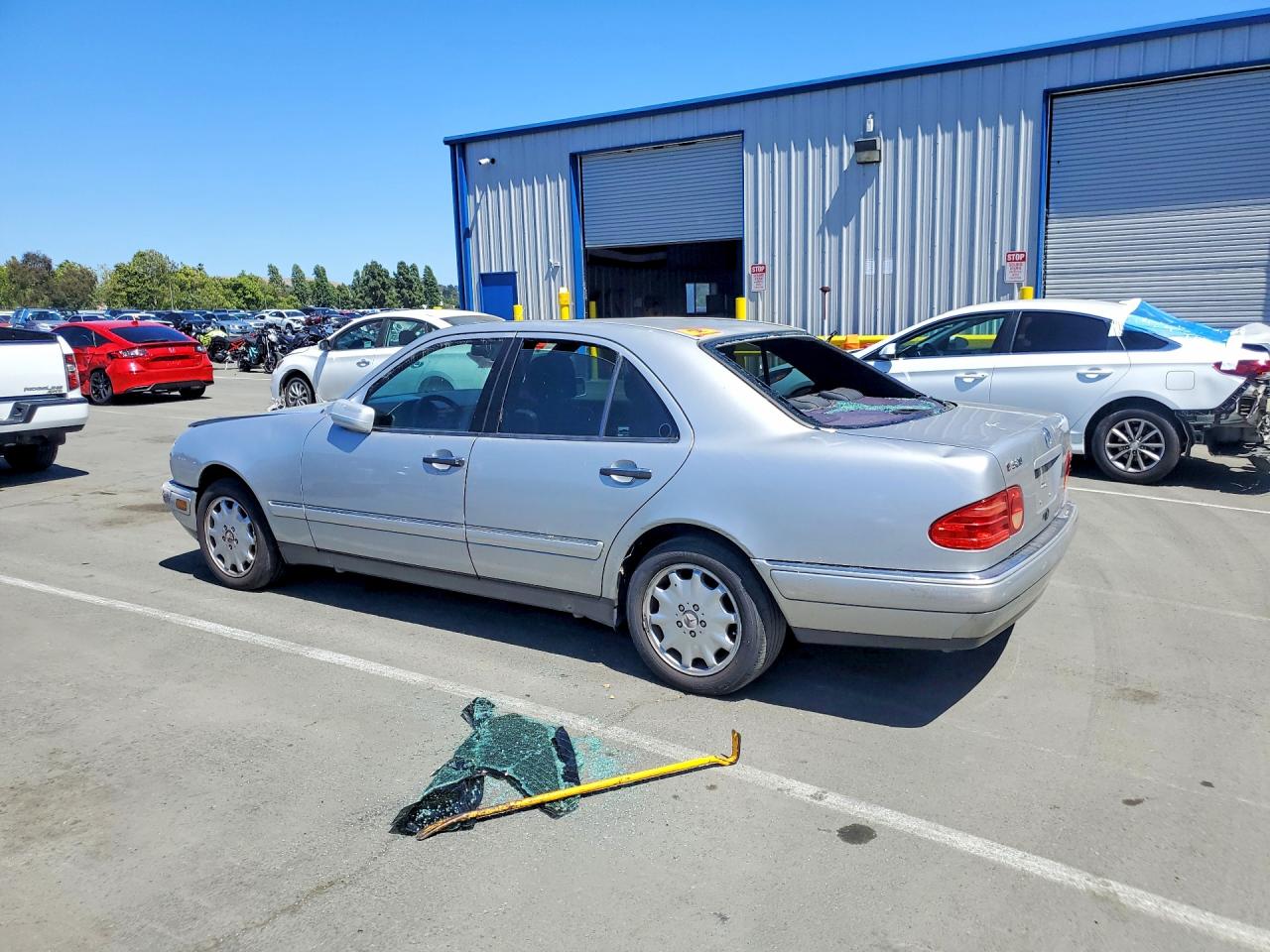 1997 Mercedes-benz E 320 Silver vin: WDBJF55FXVJ035108
