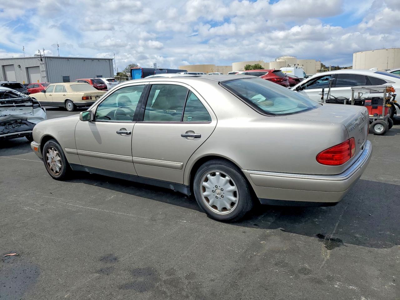 1998 Mercedes-benz E 320 Бежевый vin: WDBJF65F0WA459114