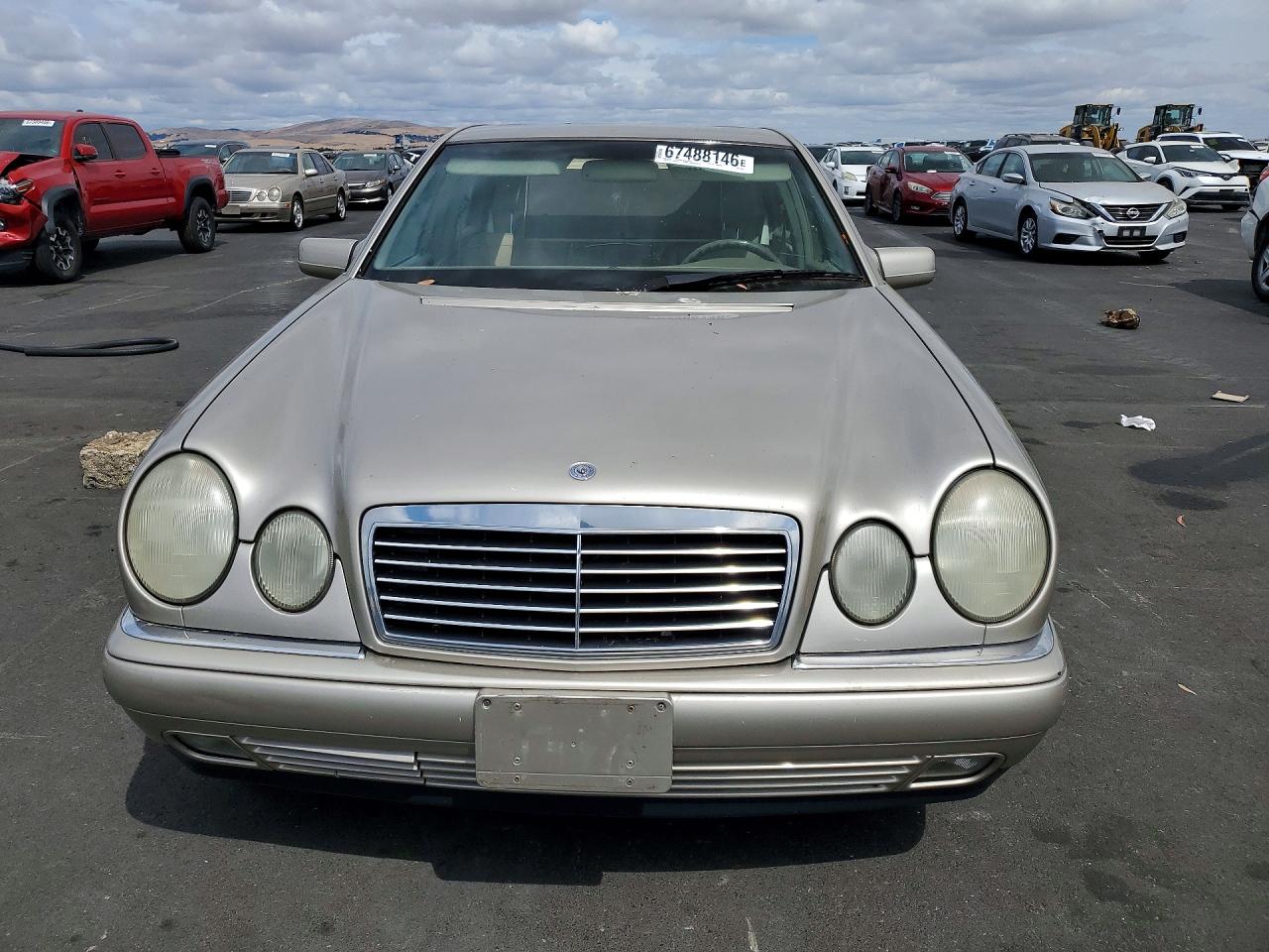 1998 Mercedes-benz E 320 Бежевый vin: WDBJF65F0WA459114