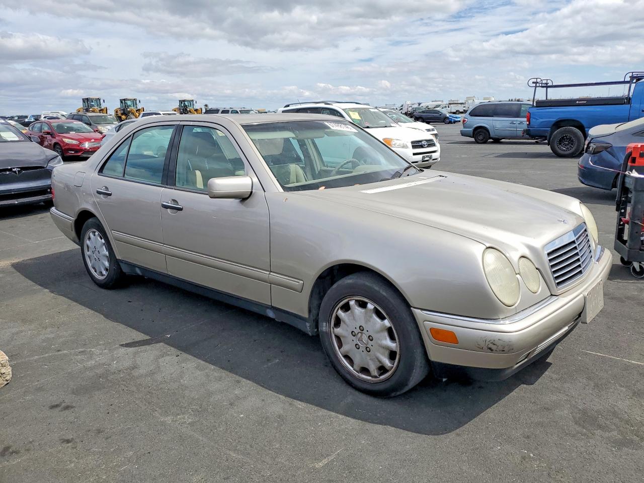 1998 Mercedes-benz E 320 Бежевый vin: WDBJF65F0WA459114