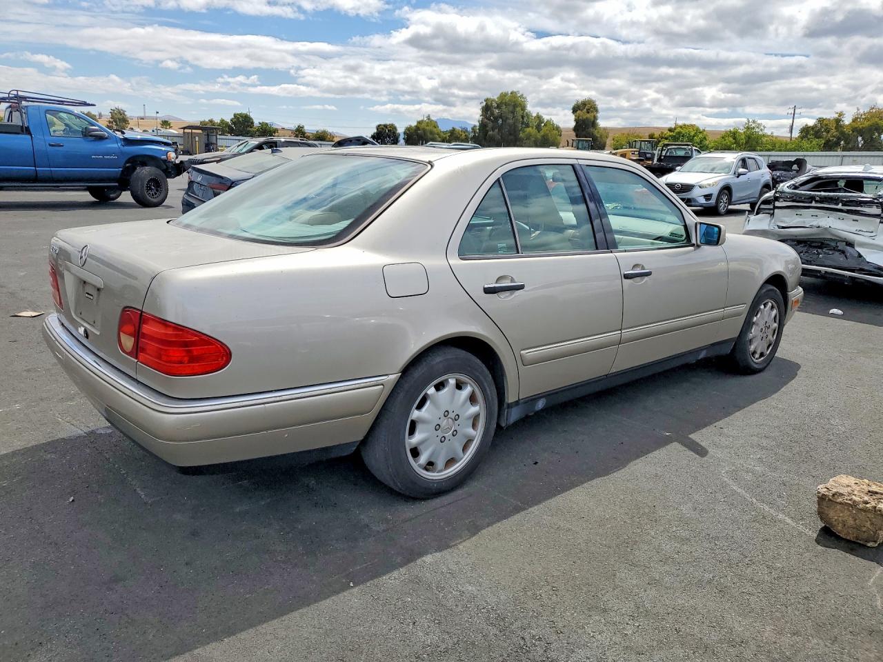 1998 Mercedes-benz E 320 Бежевый vin: WDBJF65F0WA459114
