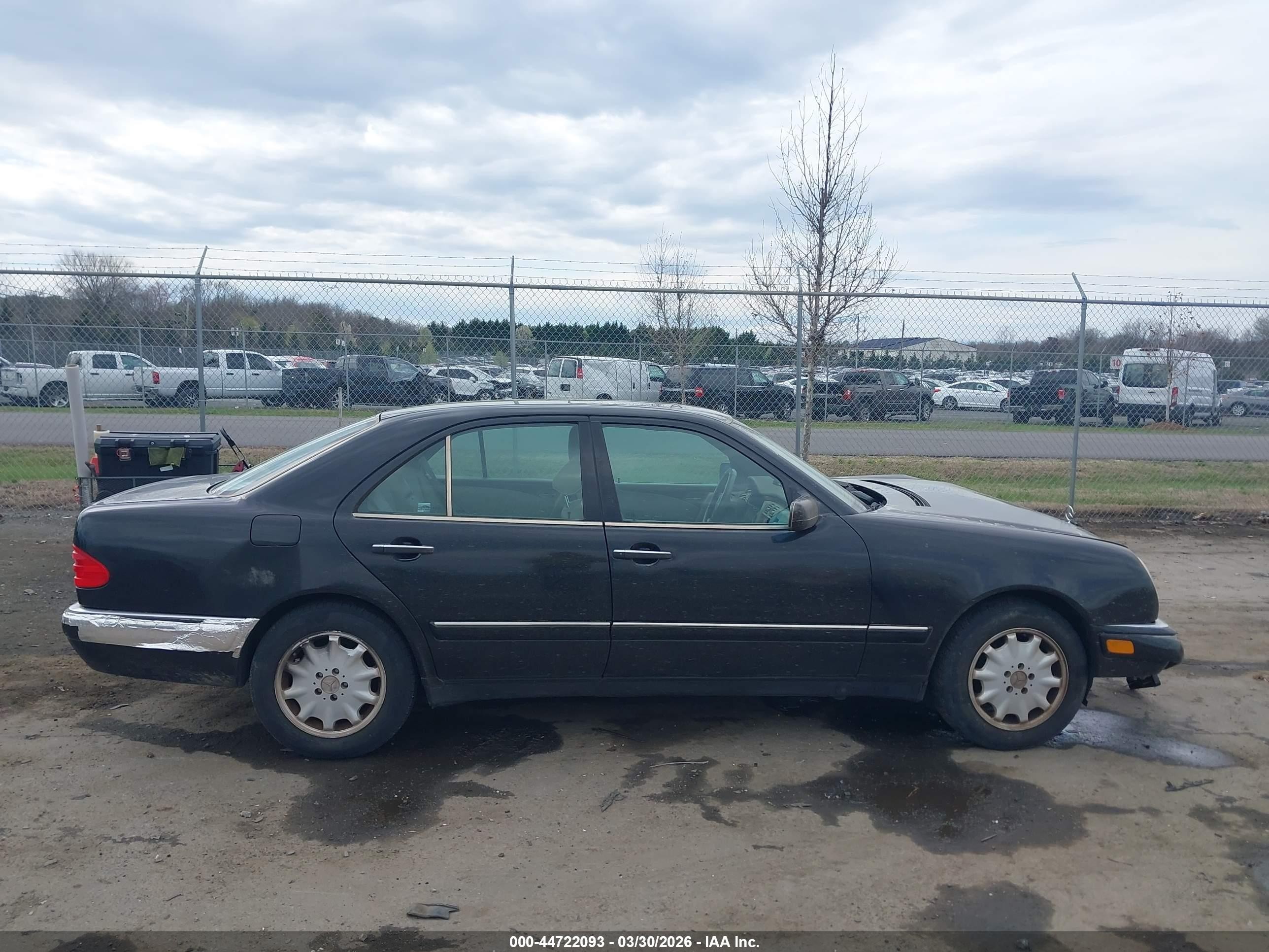 1998 Mercedes-benz E 320   Black vin: WDBJF65F0WA489679