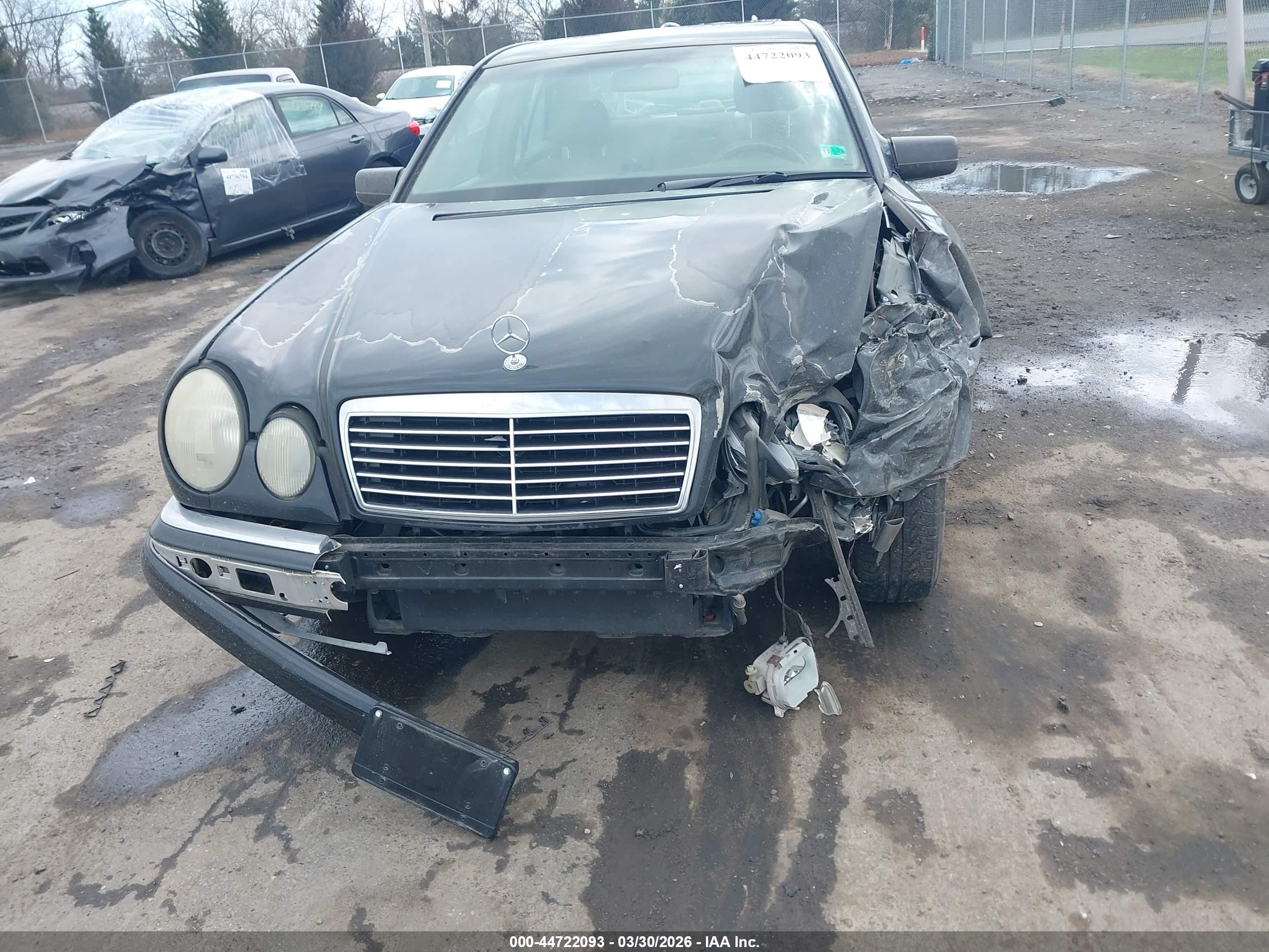 1998 Mercedes-benz E 320   Black vin: WDBJF65F0WA489679