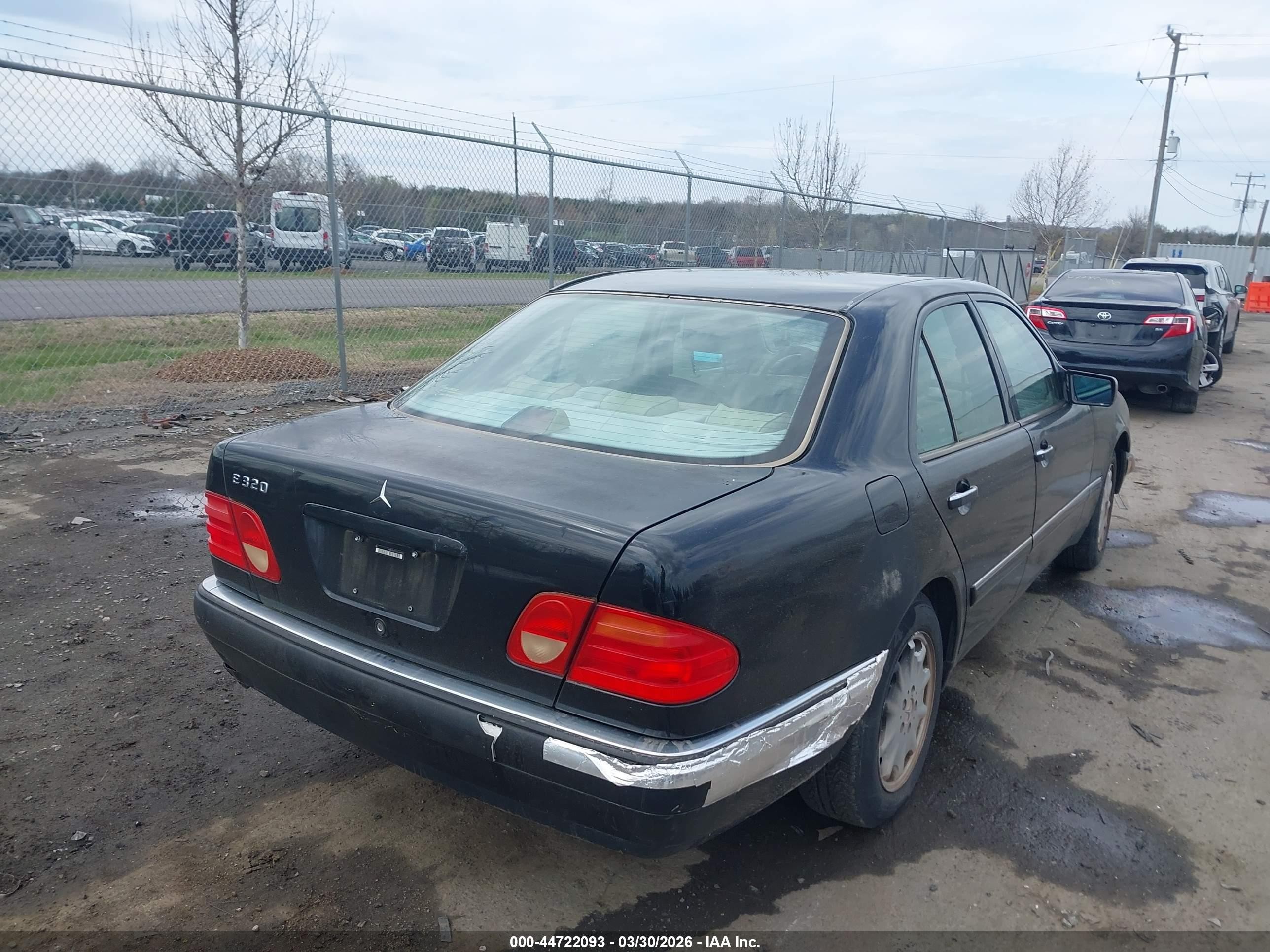 1998 Mercedes-benz E 320   Black vin: WDBJF65F0WA489679