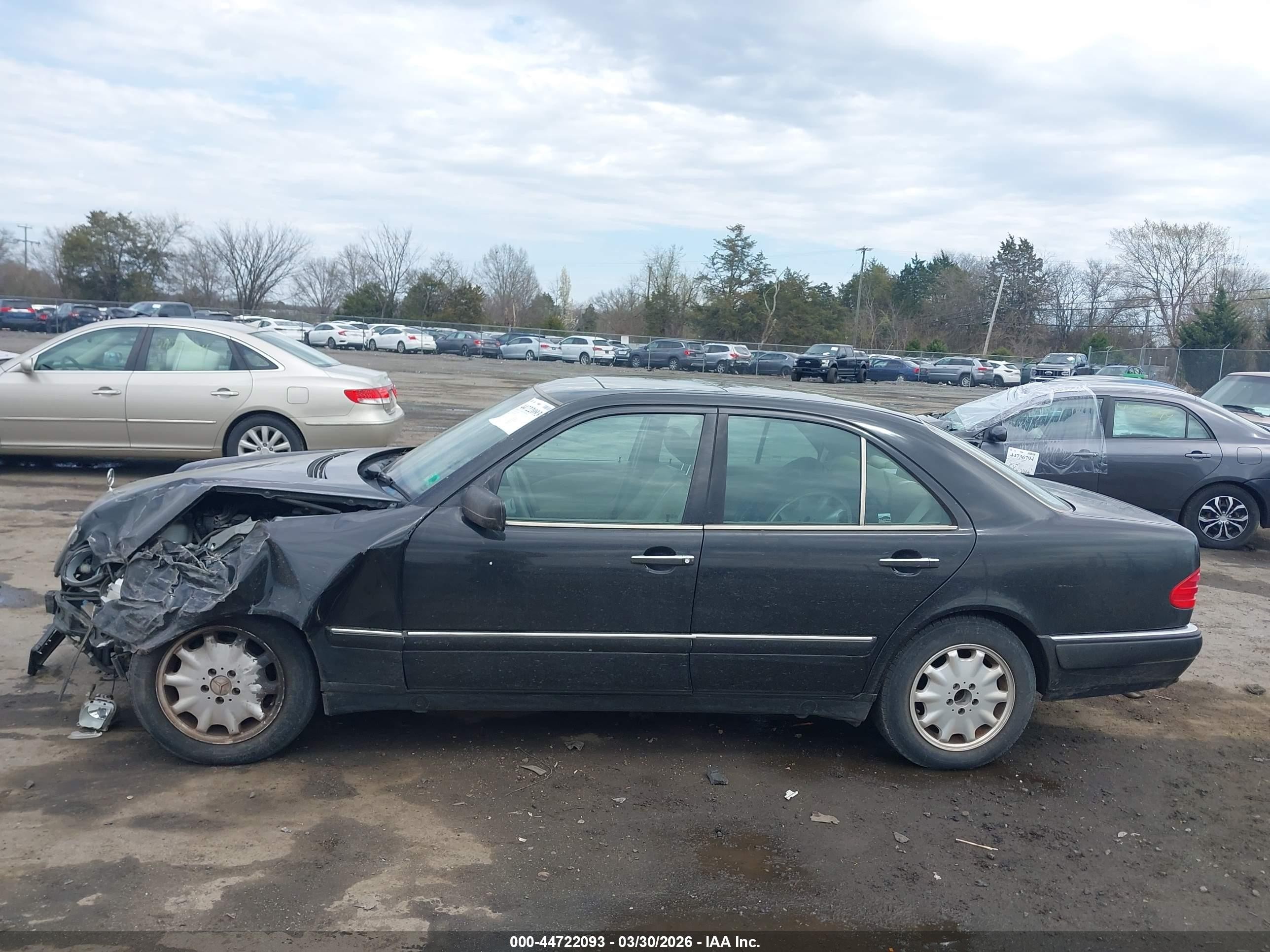 1998 Mercedes-benz E 320   Black vin: WDBJF65F0WA489679