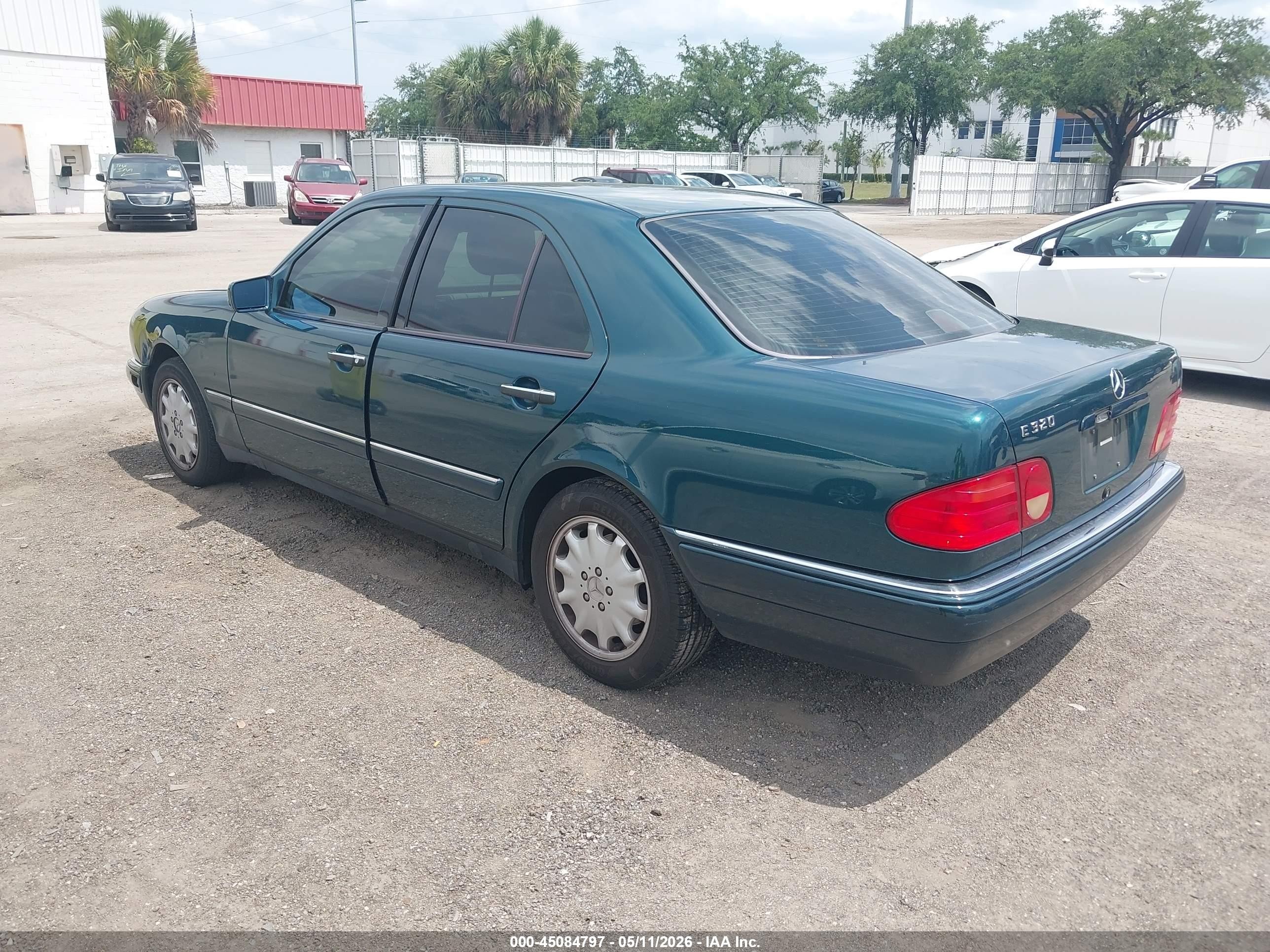 1998 Mercedes-benz E 320   Green vin: WDBJF65F0WA510370