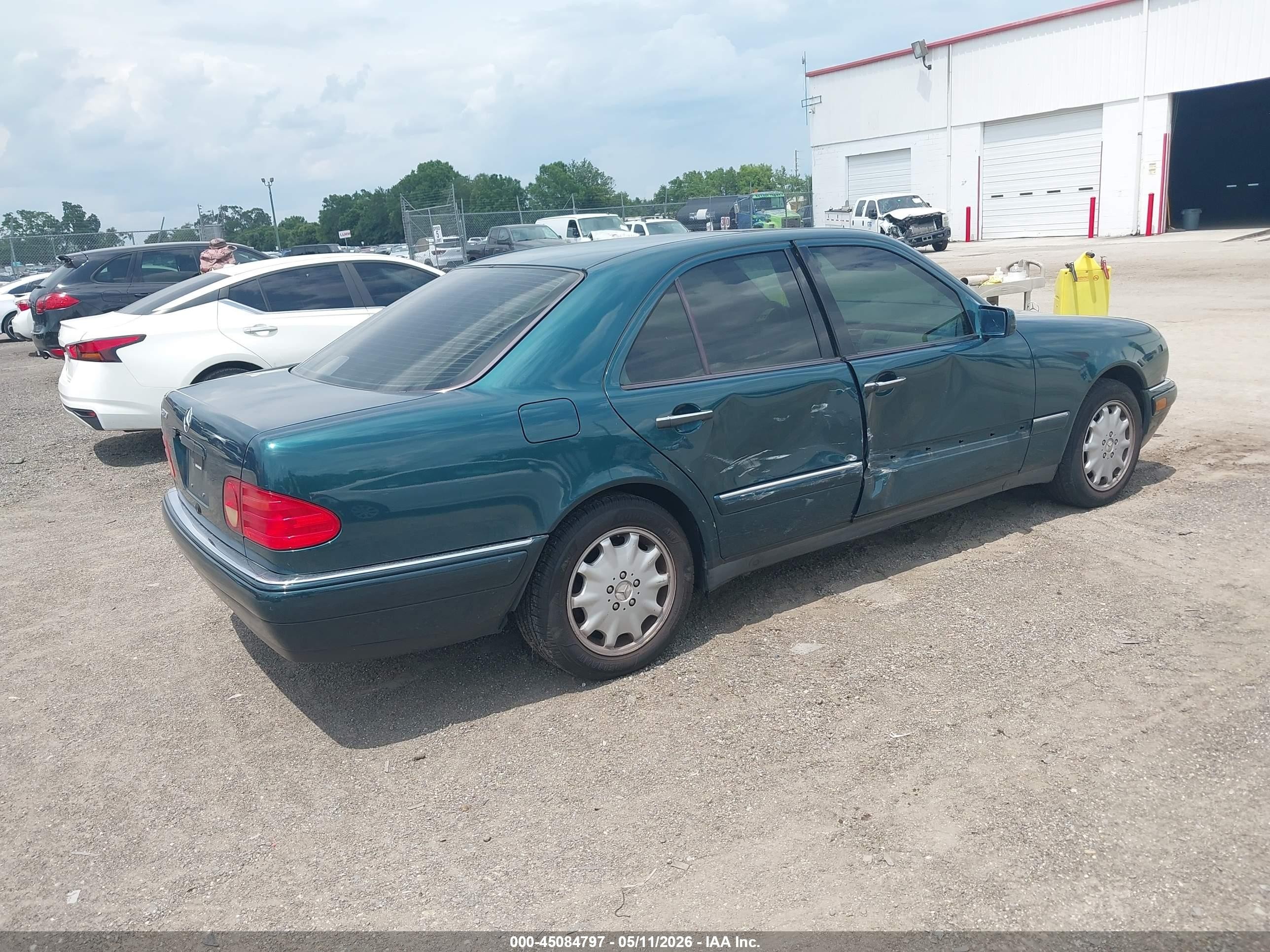 1998 Mercedes-benz E 320   Green vin: WDBJF65F0WA510370