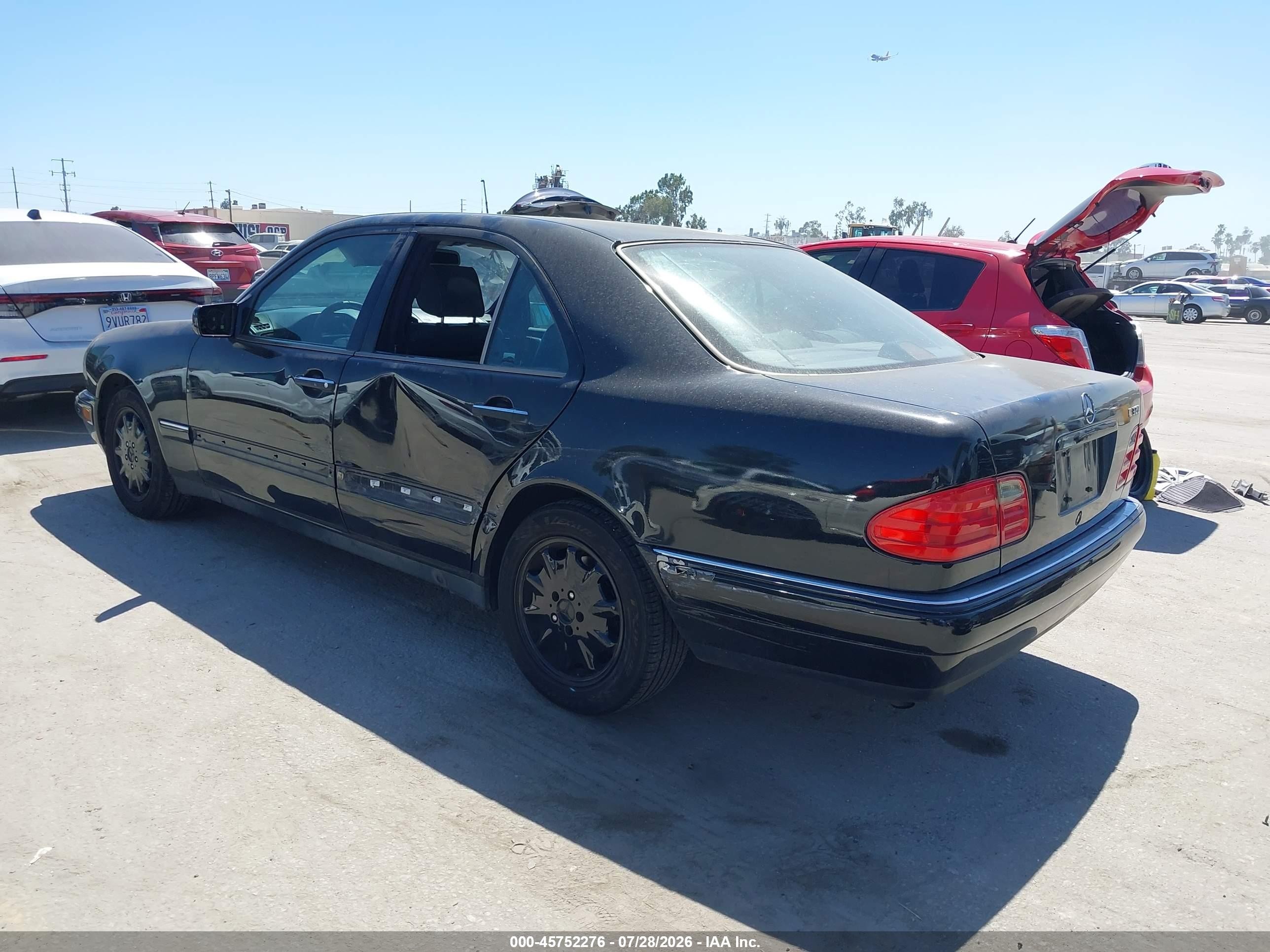 1998 Mercedes-benz E 320   Black vin: WDBJF65F0WA543594