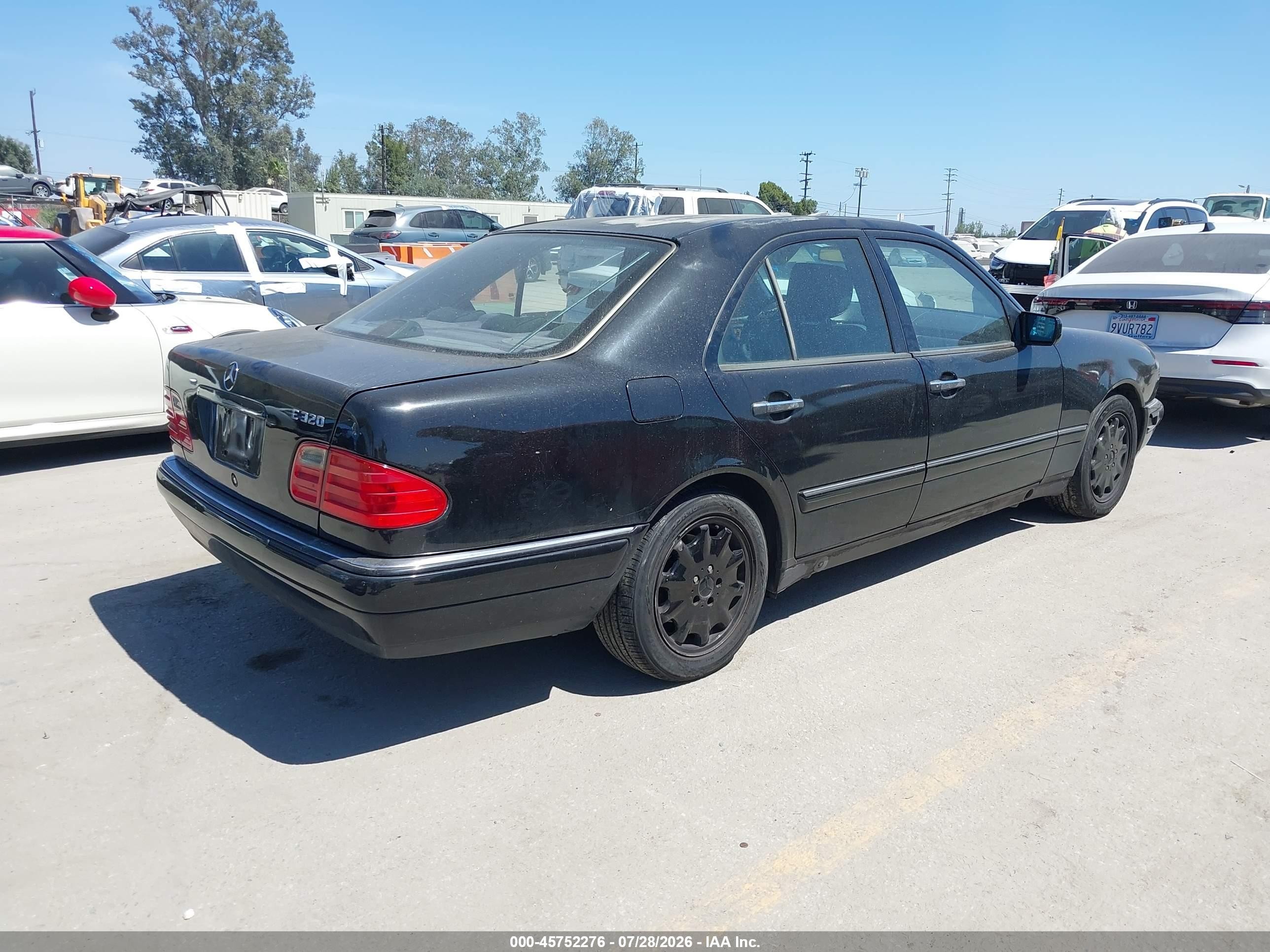 1998 Mercedes-benz E 320   Black vin: WDBJF65F0WA543594