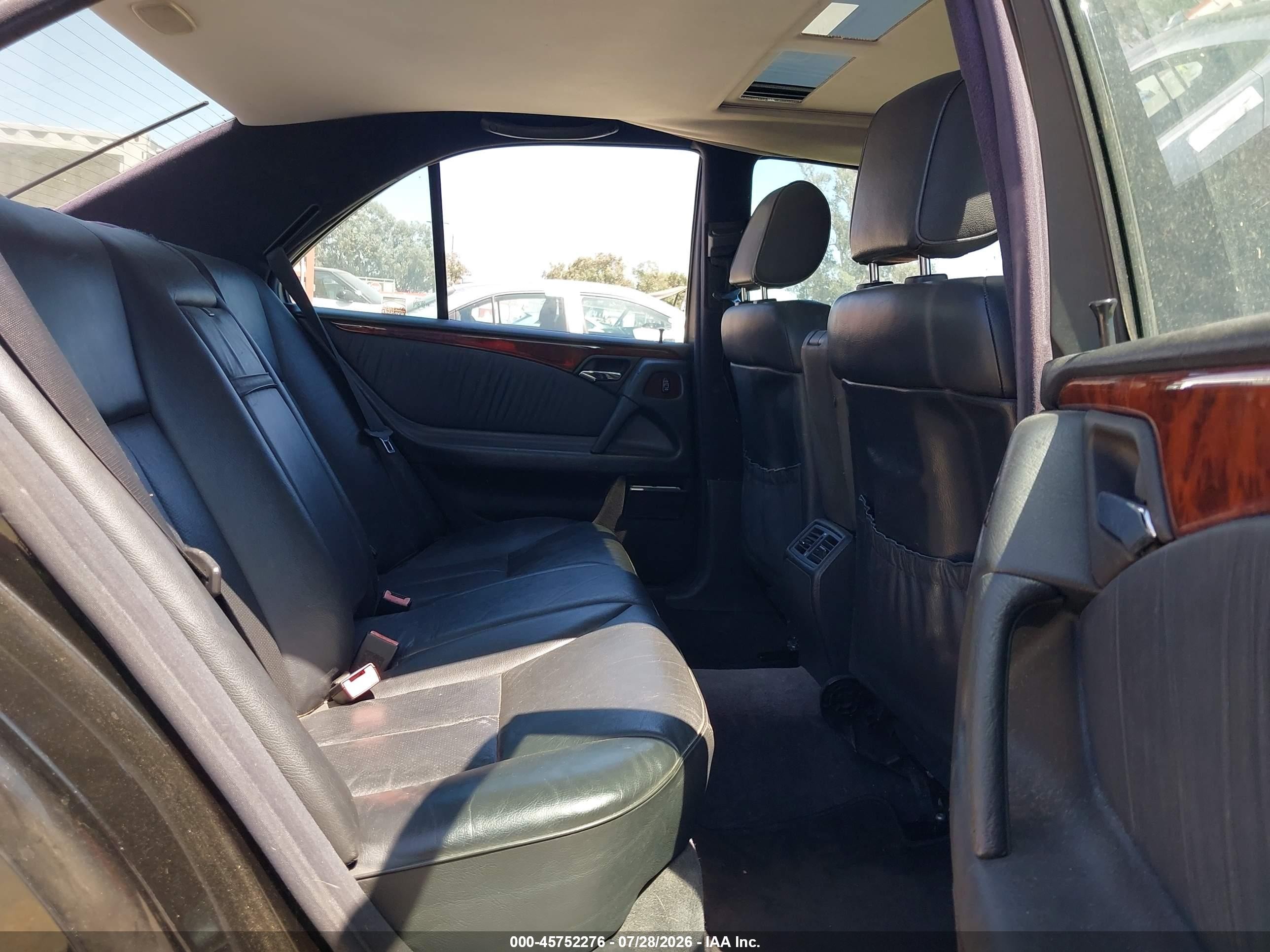 1998 Mercedes-benz E 320   Black vin: WDBJF65F0WA543594