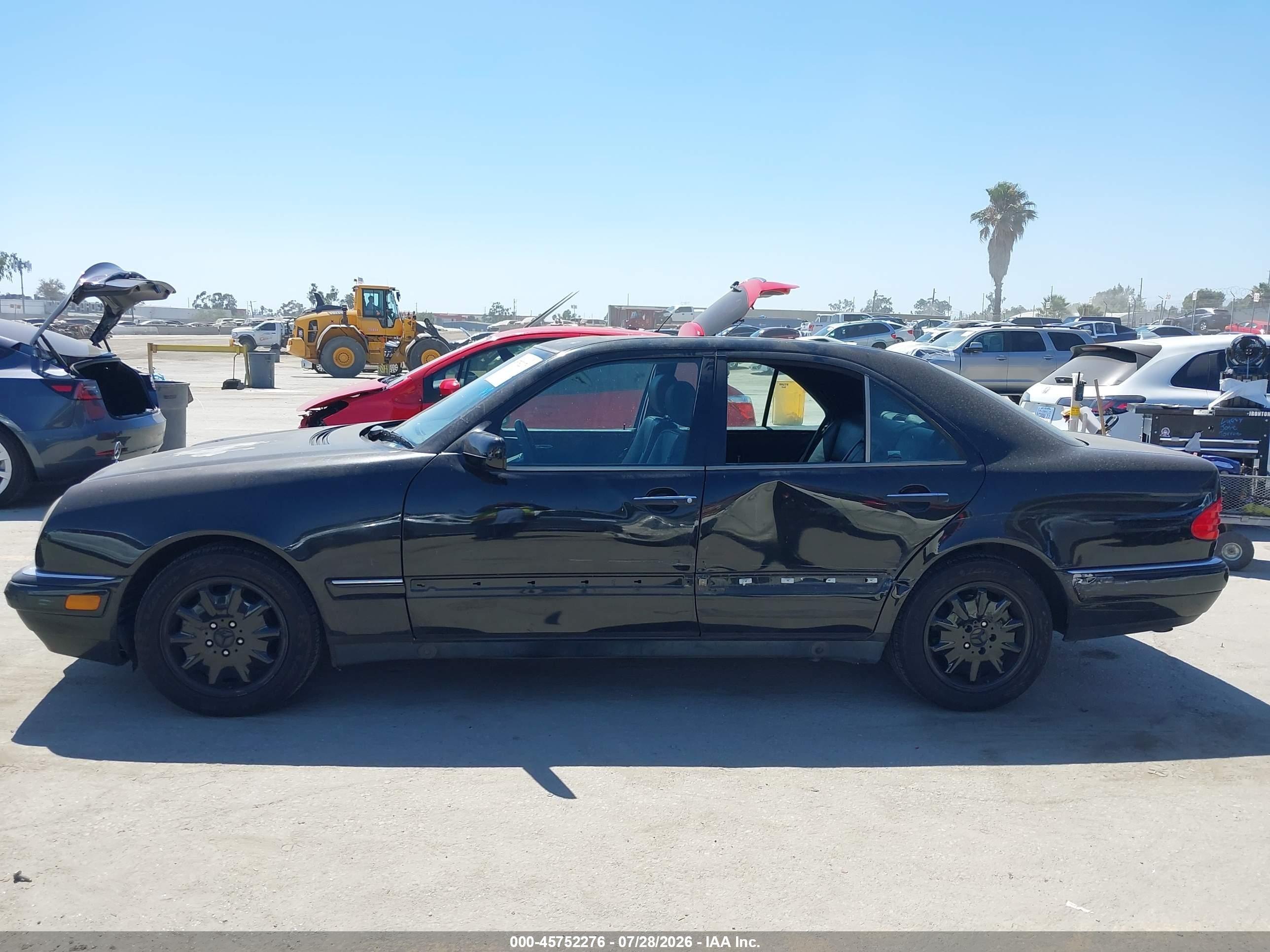 1998 Mercedes-benz E 320   Black vin: WDBJF65F0WA543594