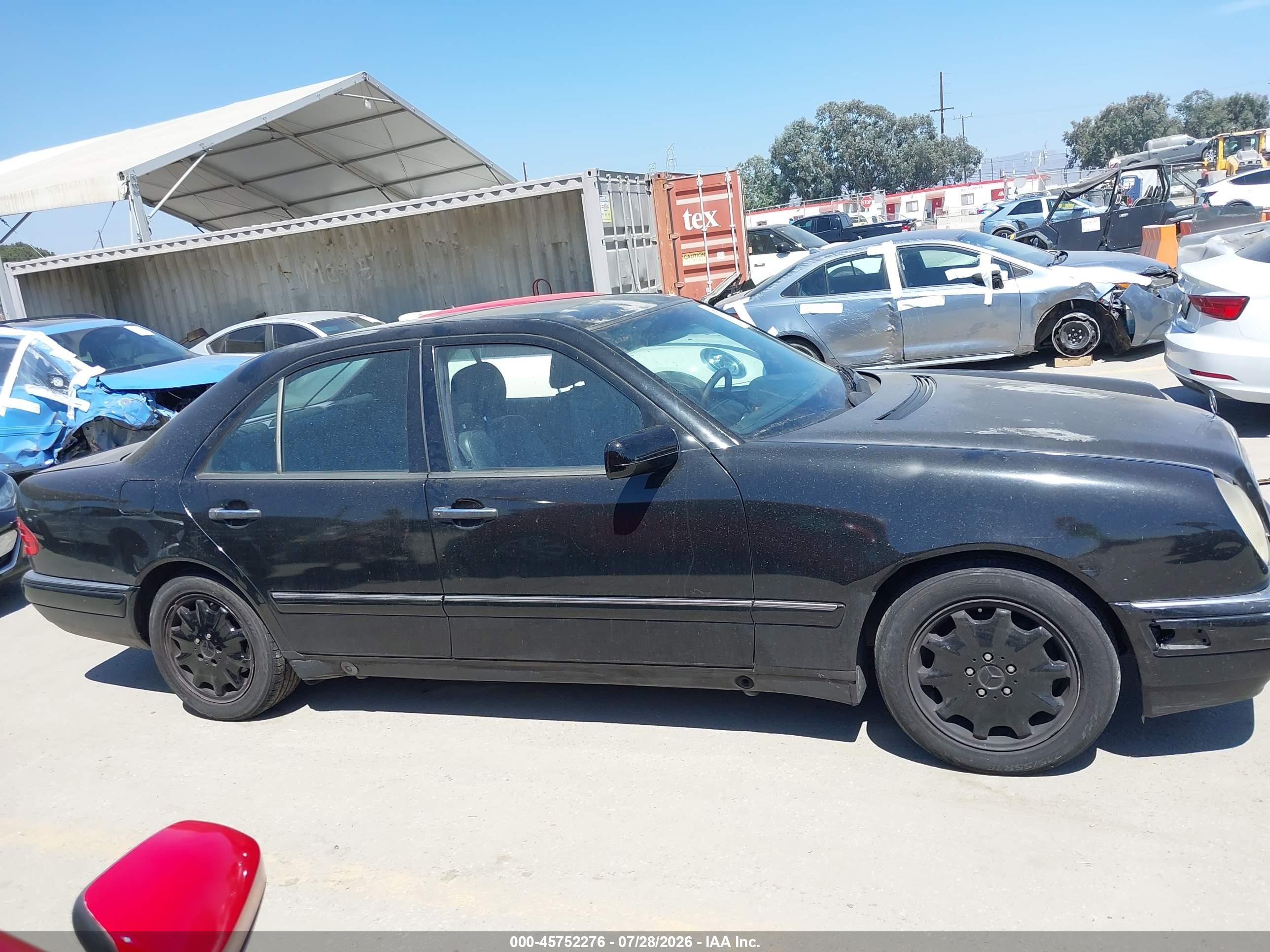 1998 Mercedes-benz E 320   Black vin: WDBJF65F0WA543594