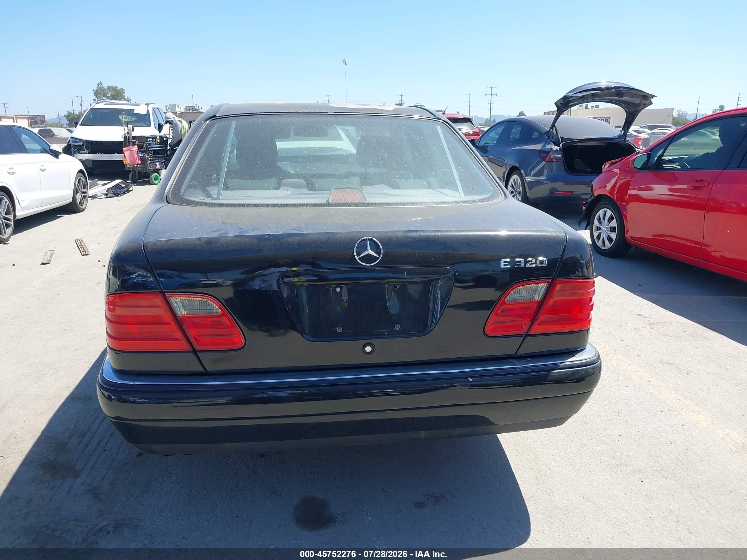 1998 Mercedes-benz E 320   Black vin: WDBJF65F0WA543594