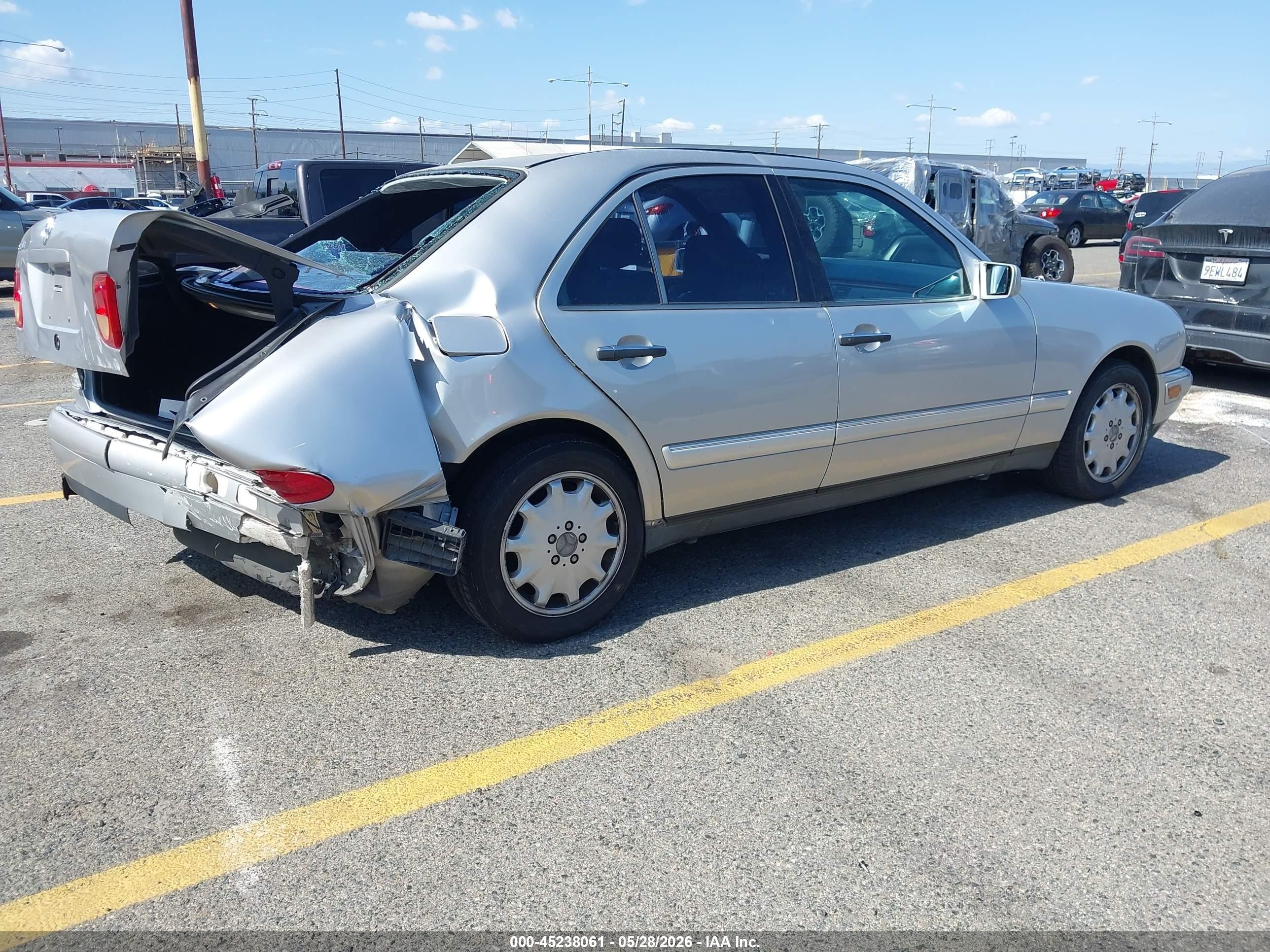 1998 Mercedes-benz E 320   Серый vin: WDBJF65F0WA605821