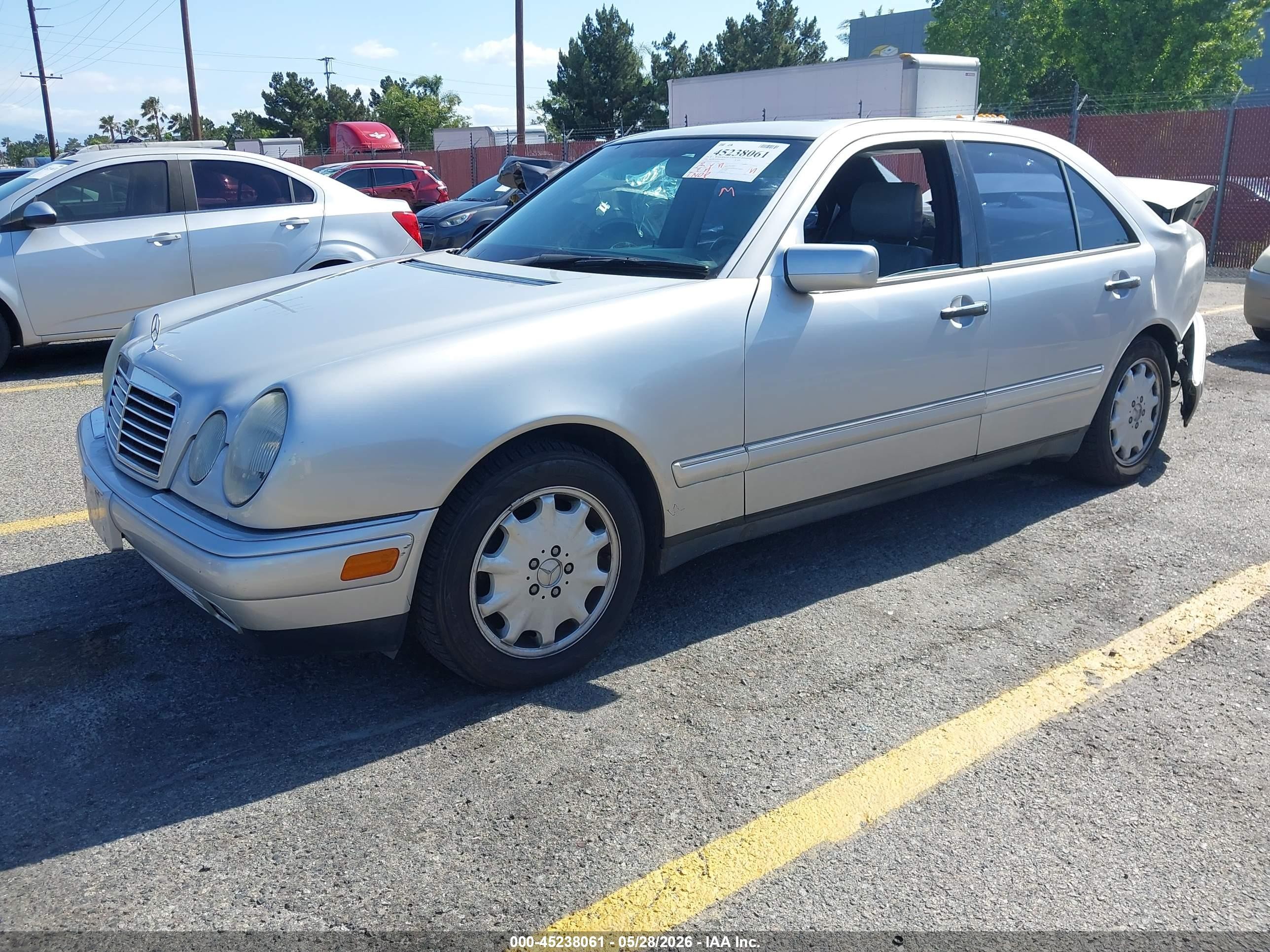 1998 Mercedes-benz E 320   Серый vin: WDBJF65F0WA605821