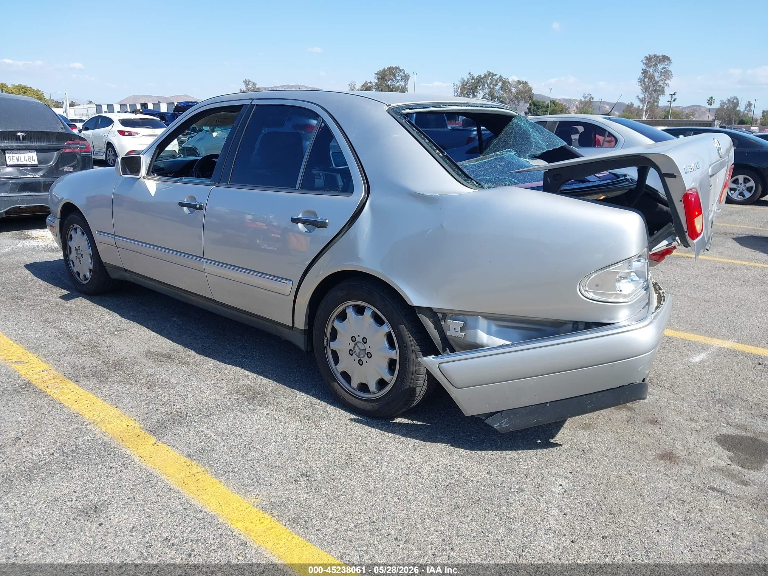 1998 Mercedes-benz E 320   Серый vin: WDBJF65F0WA605821