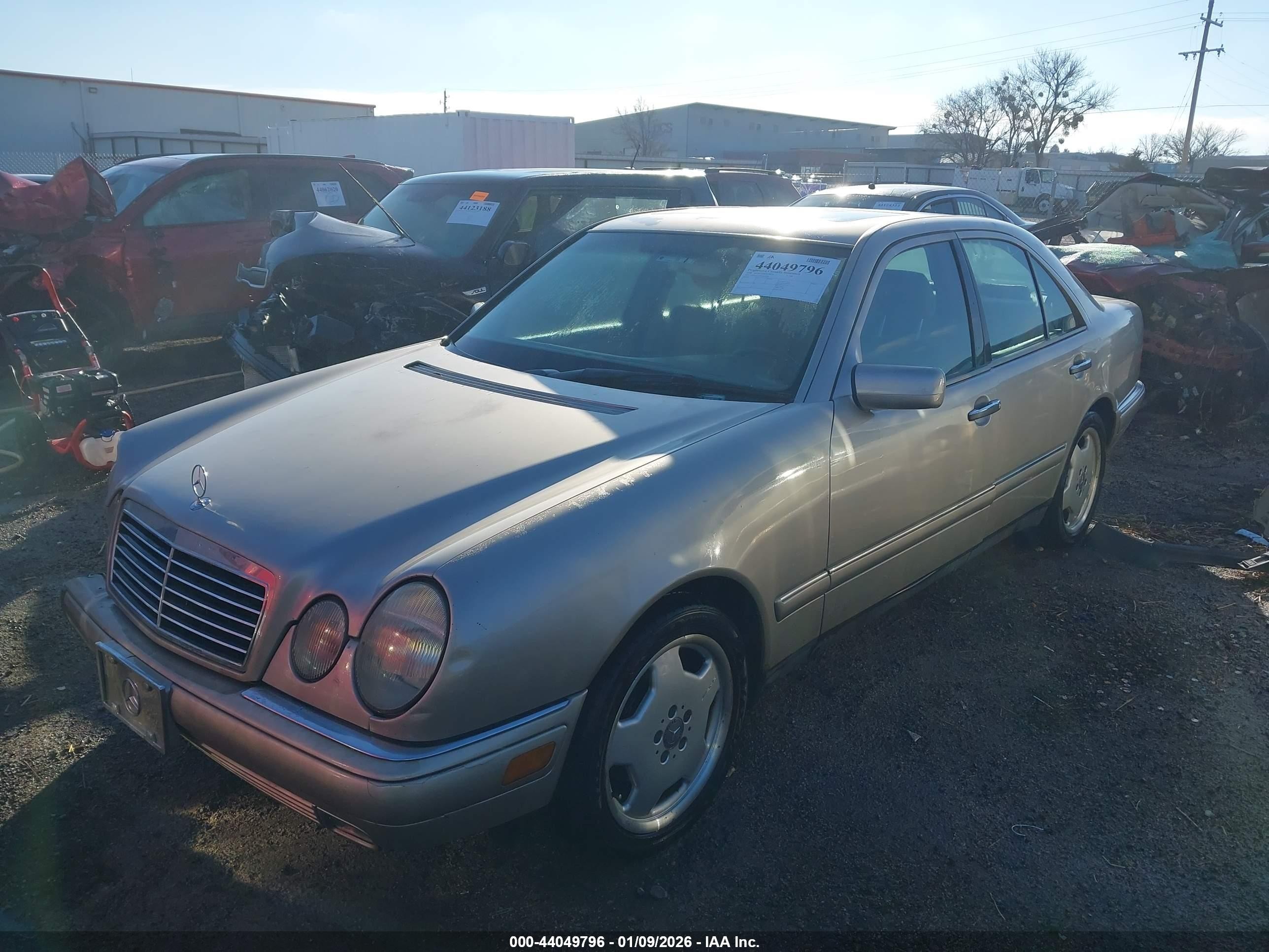 1998 Mercedes-benz E 320   Silver vin: WDBJF65F0WA644098