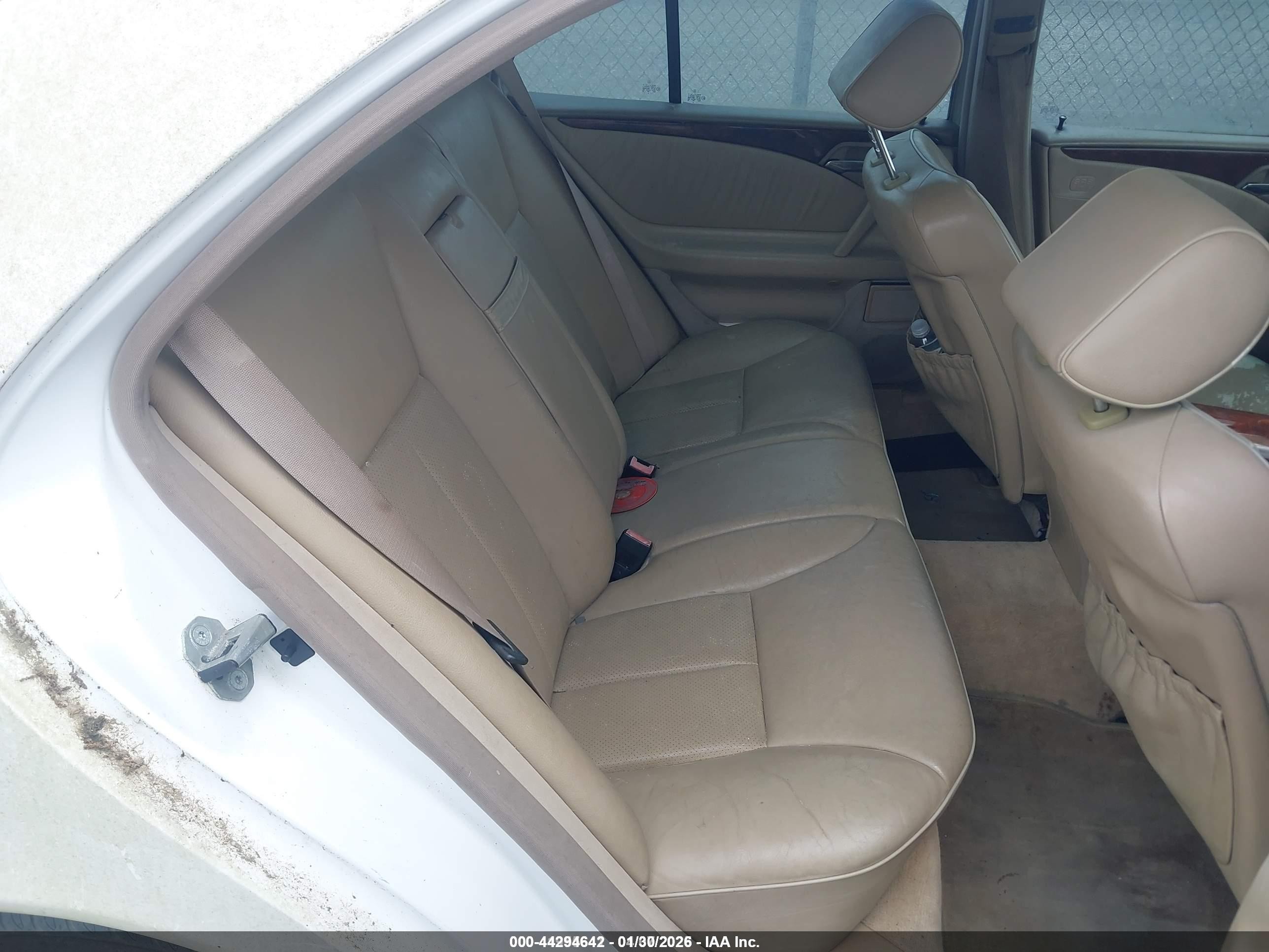 1998 Mercedes-benz E 320   White vin: WDBJF65F0WA659233