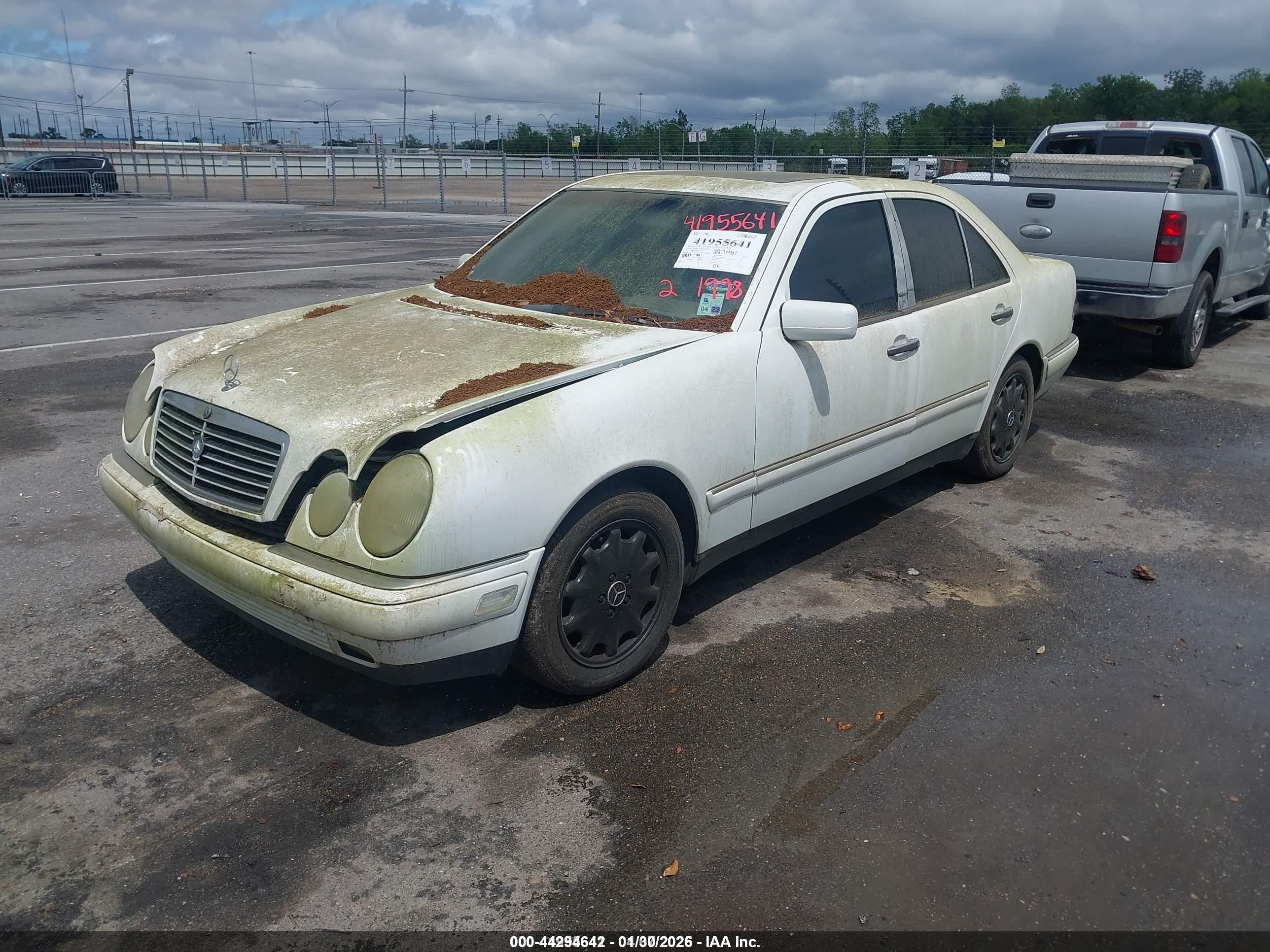1998 Mercedes-benz E 320   White vin: WDBJF65F0WA659233