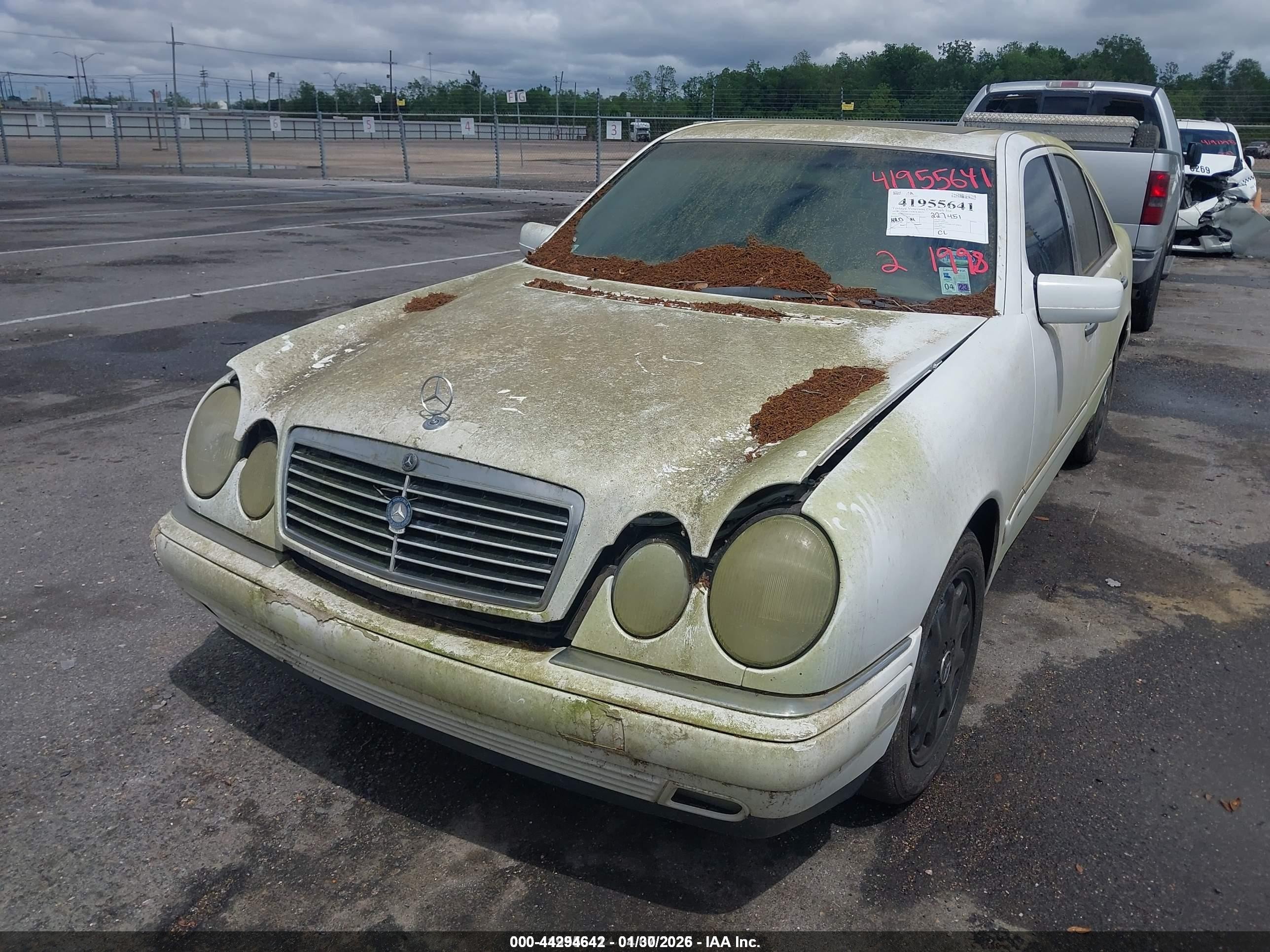 1998 Mercedes-benz E 320   White vin: WDBJF65F0WA659233