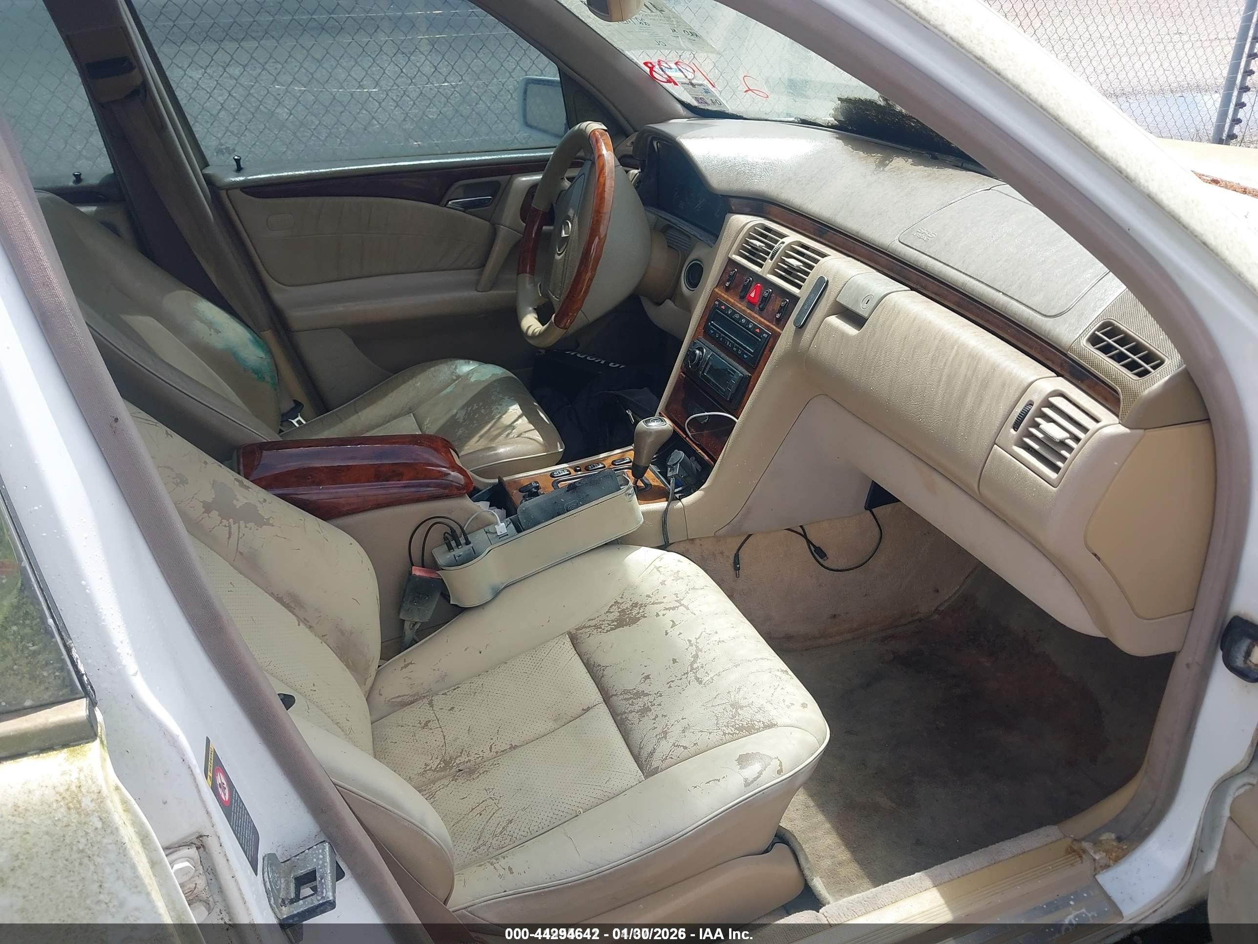 1998 Mercedes-benz E 320   White vin: WDBJF65F0WA659233