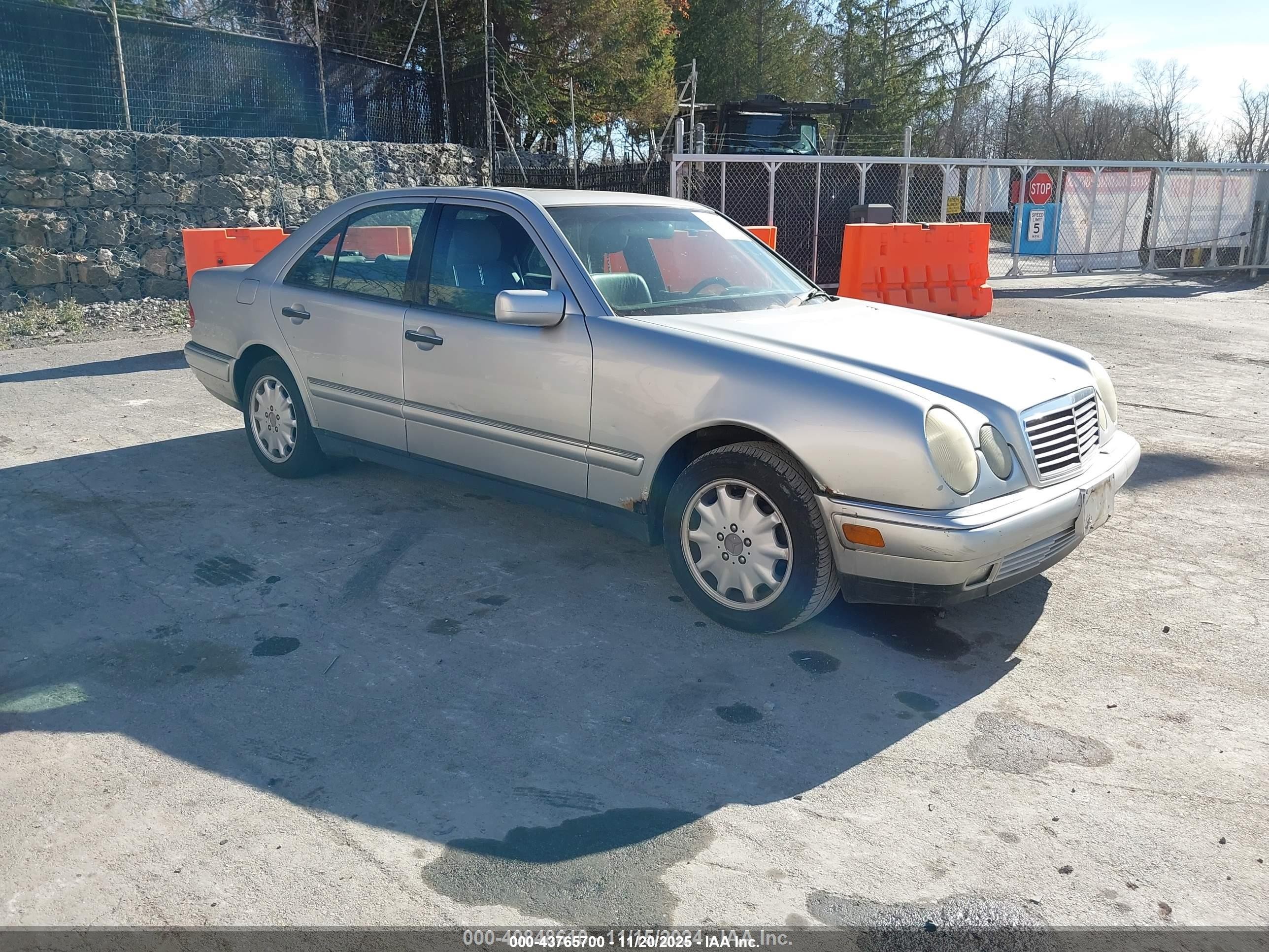1998 Mercedes-benz E 320   Silver vin: WDBJF65F0WA679546