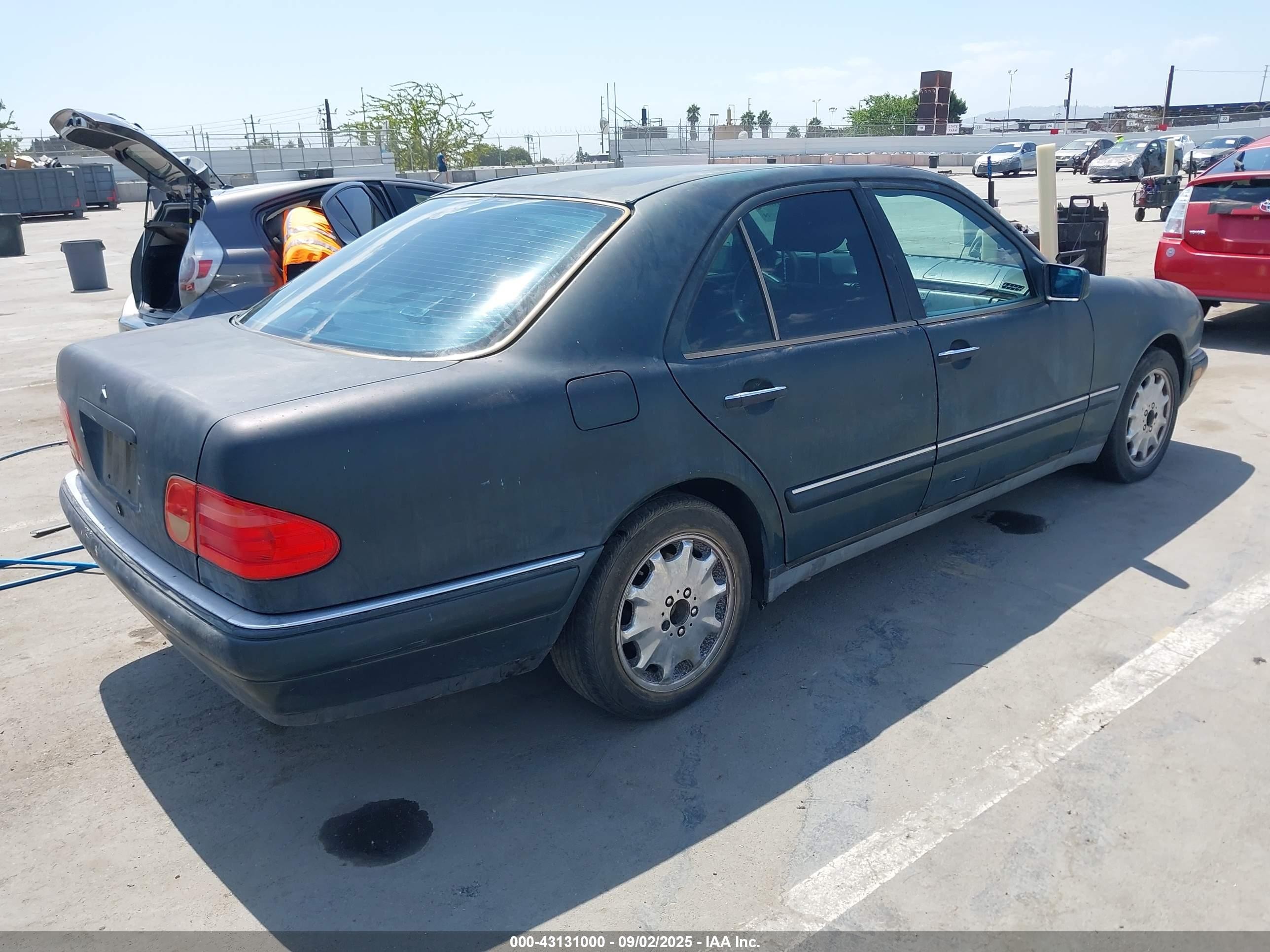 1998 Mercedes-benz E 320   Зеленый vin: WDBJF65F2WA645365