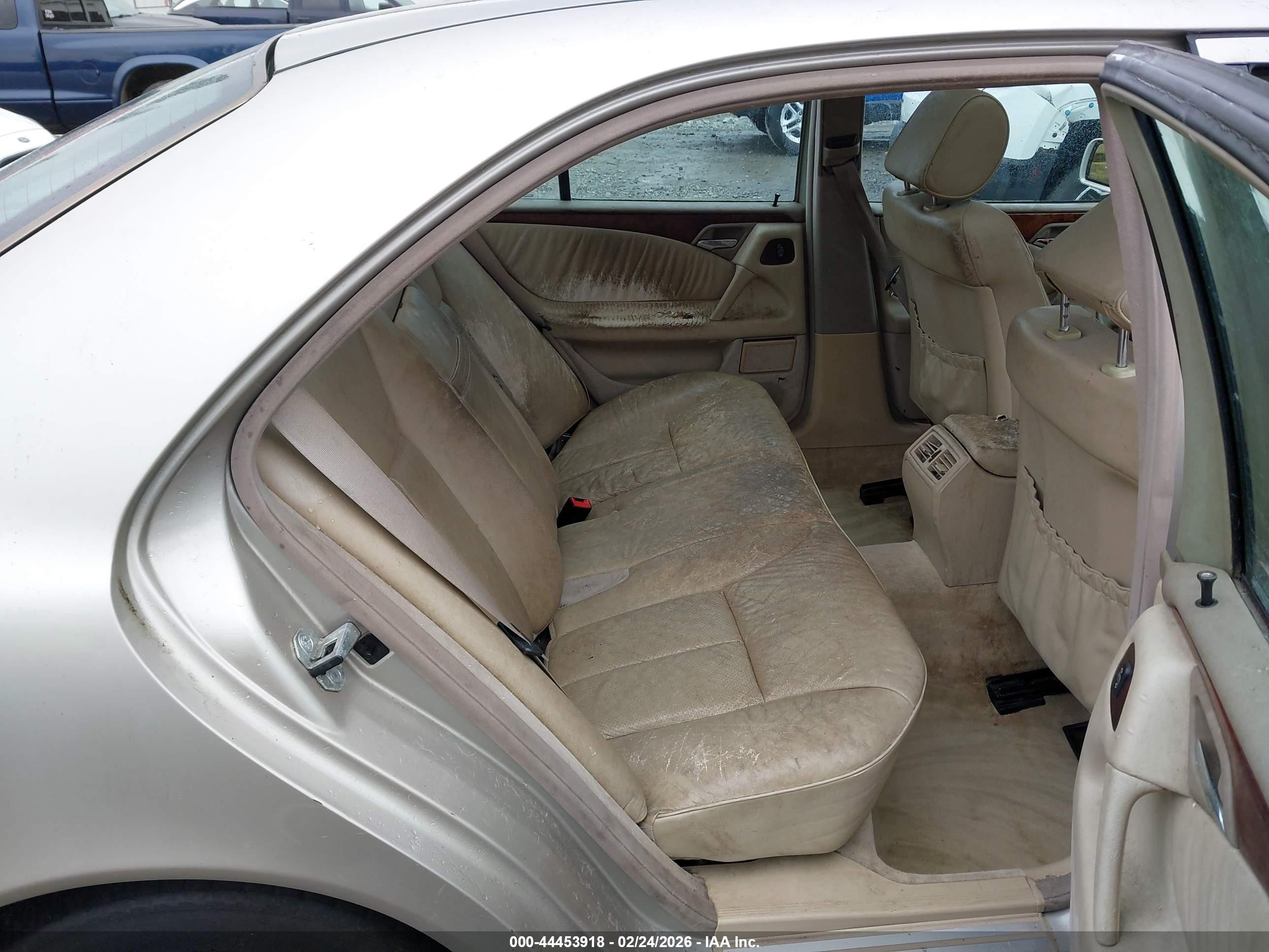 1998 Mercedes-benz E 320   Золотой vin: WDBJF65F2WA648301