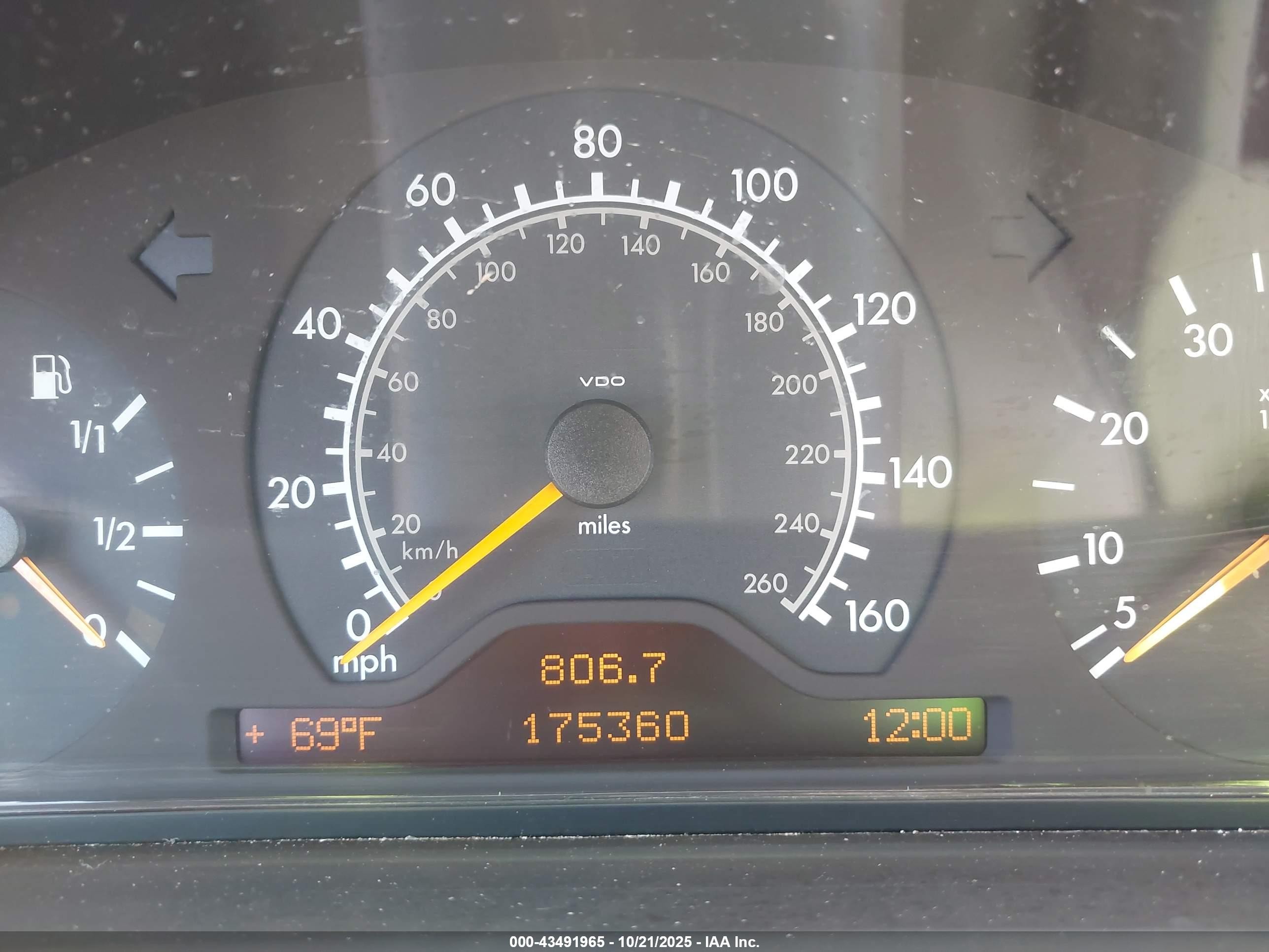 1998 Mercedes-benz E 320   Champagne vin: WDBJF65F2WA655345